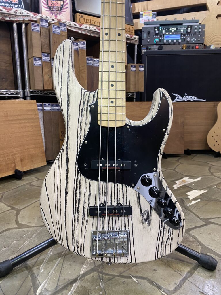 AMAZE-AS Driftwood White w/Black Filler
