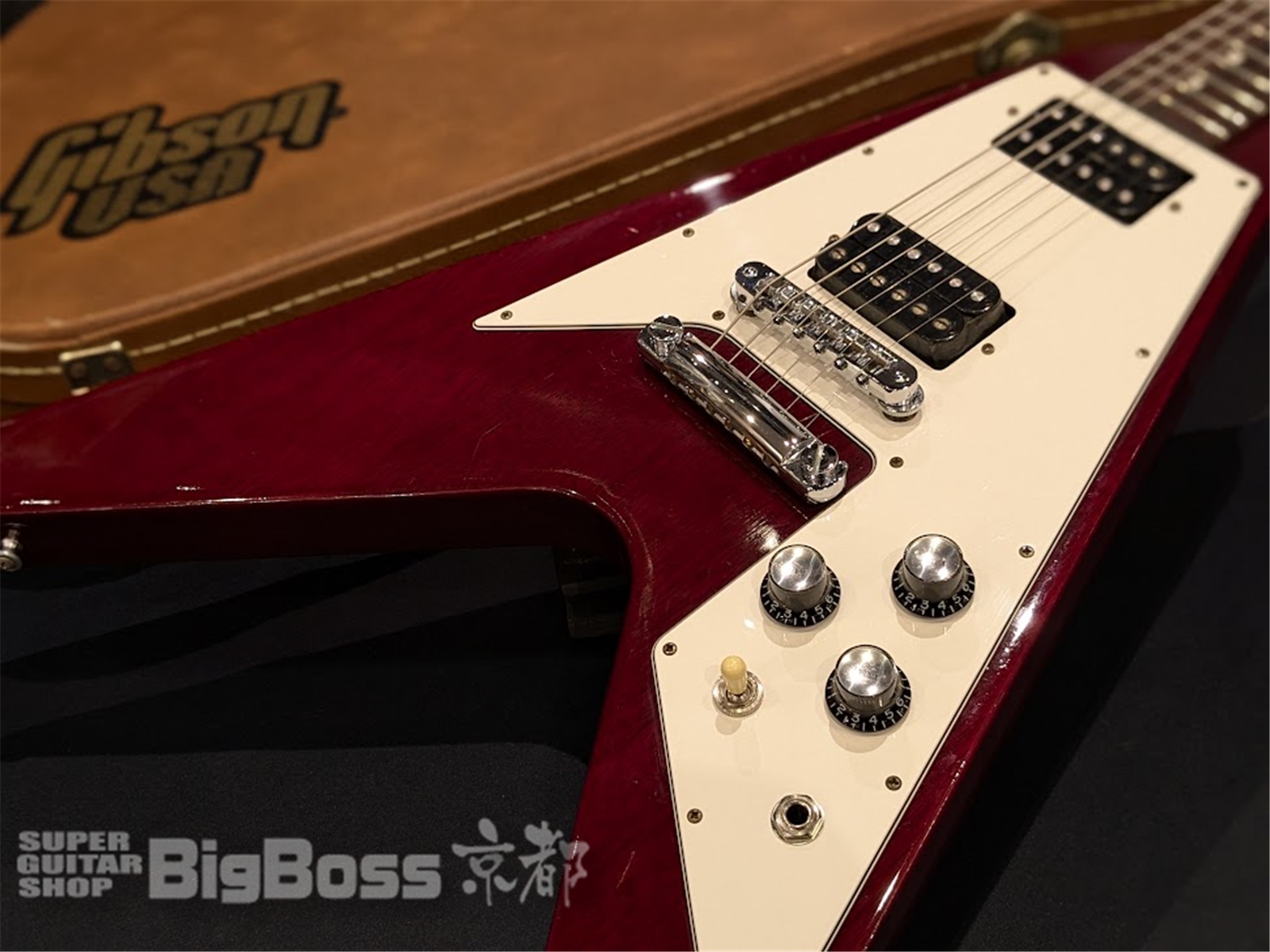 【USED / 即納可能】Gibson (ギブソン) Flying V / Cherry 京都店