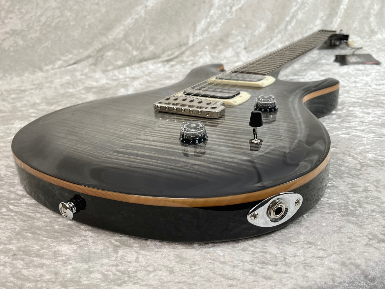 【即納可能】Paul Reed Smith(PRS/ポールリードスミス) SE Custom 24 / Charcoal Burst (2025年製) お茶の水駅前店(東京)