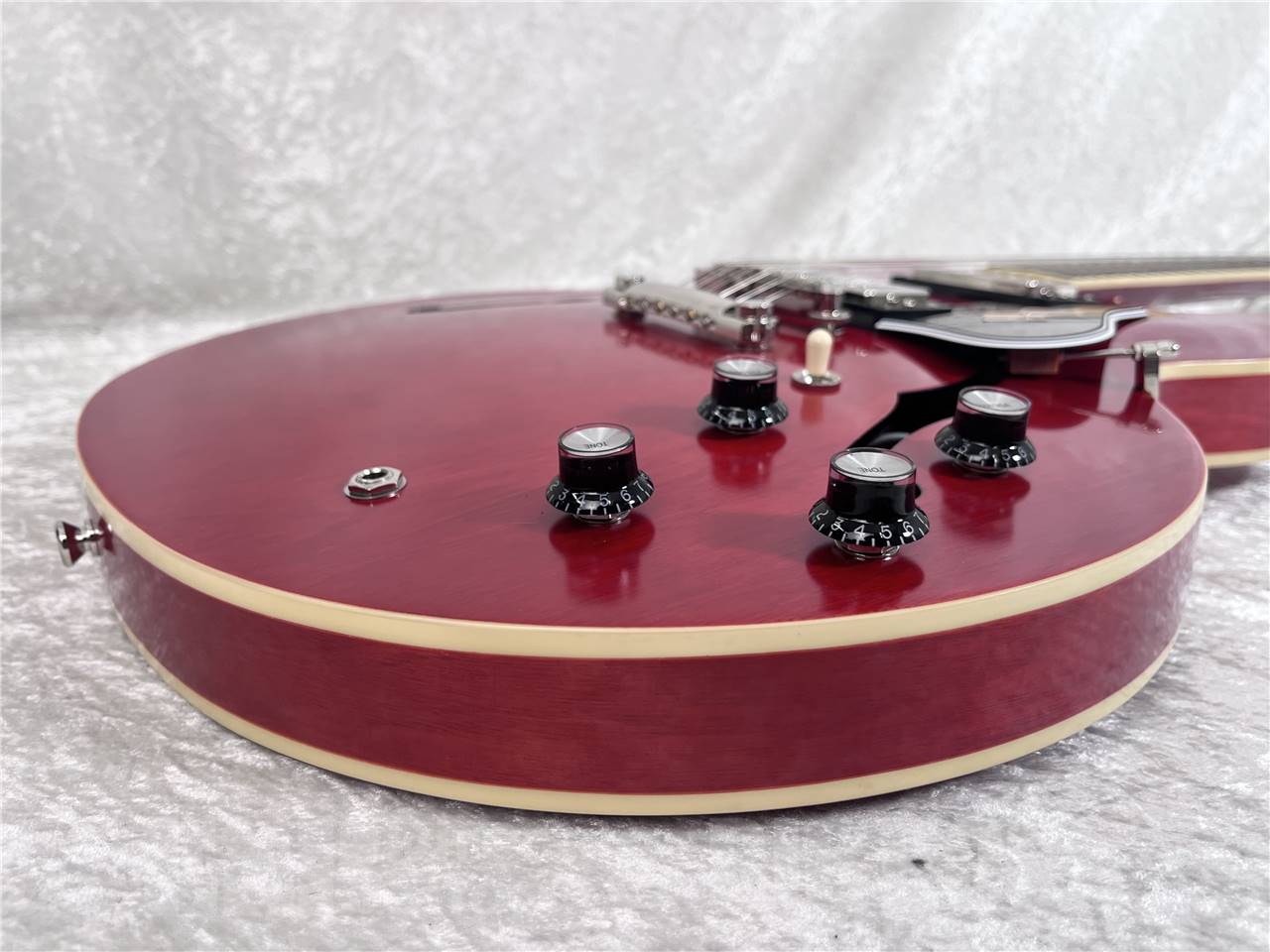 【即納可能】Epiphone ( エピフォン ) Inspired by Gibson Custom 1962 ES-335 Reissue Sixties Cherry (セミアコースティックギター) お茶の水駅前店・別館