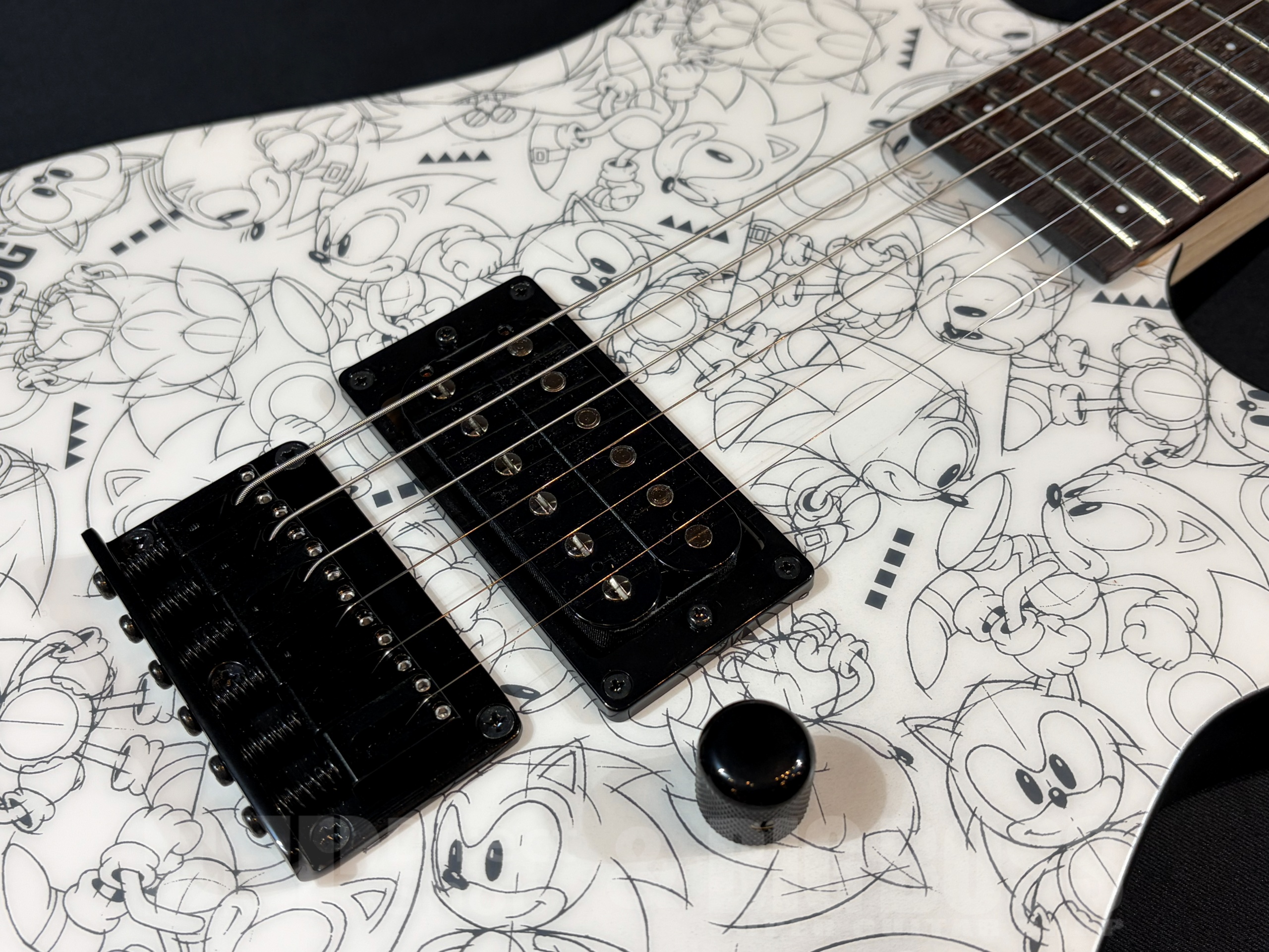 【即納可能】ESP×SONIC(イーエスピーxソニック) SONIC THE HEDGEHOG GUITAR III -Classic Sonic Edition- / Classic Sonic Collage Art / Black Satin 大阪店