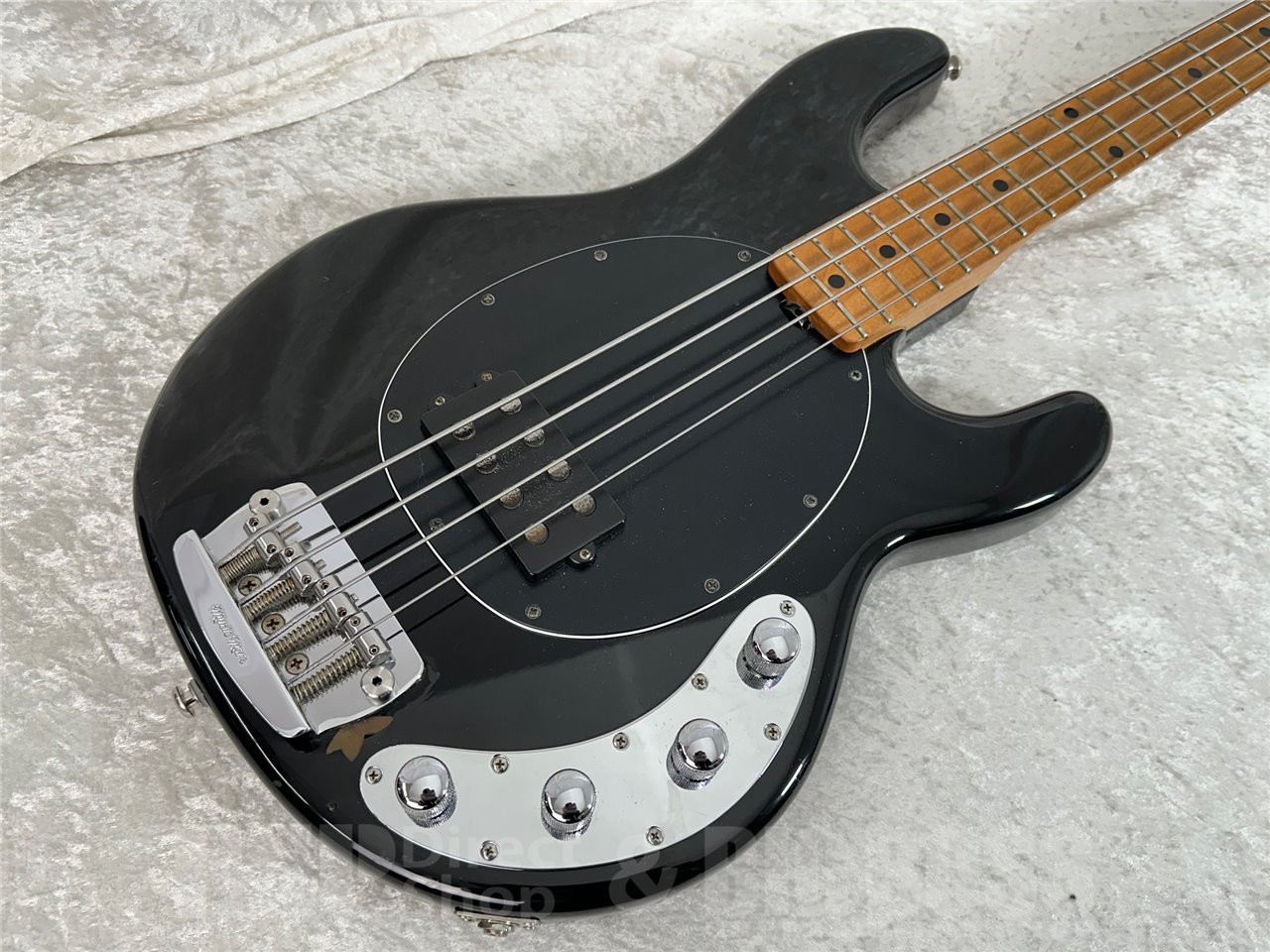【即納可能/中古品】MUSICMAN(ミュージックマン) StingRay4 / Maple Finger Board (Black) お茶の水駅前店(東京)