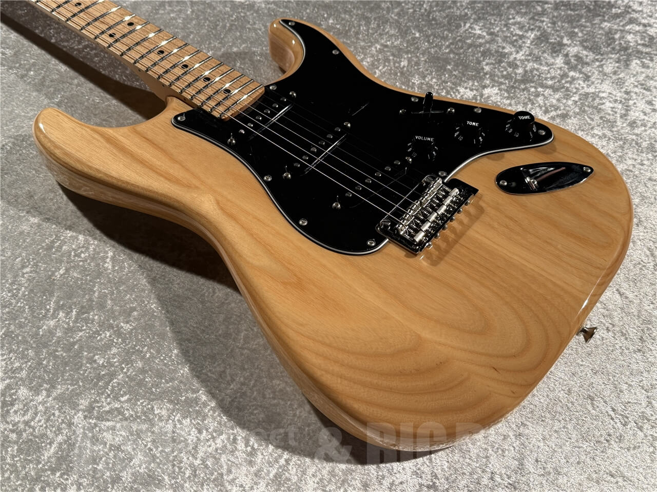 【即納可能/お客様委託中古品】Fender(フェンダー) Player Stratocaster Ash (Natural) 札幌店