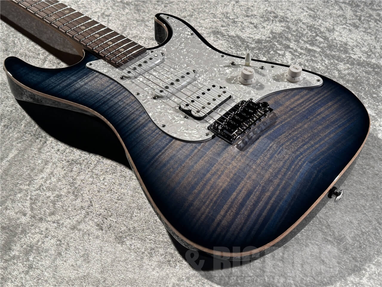 【即納可能】Suhr(サー) Standard Plus (Faded Trans Whale Blue Burst / Pau Ferro) 札幌店