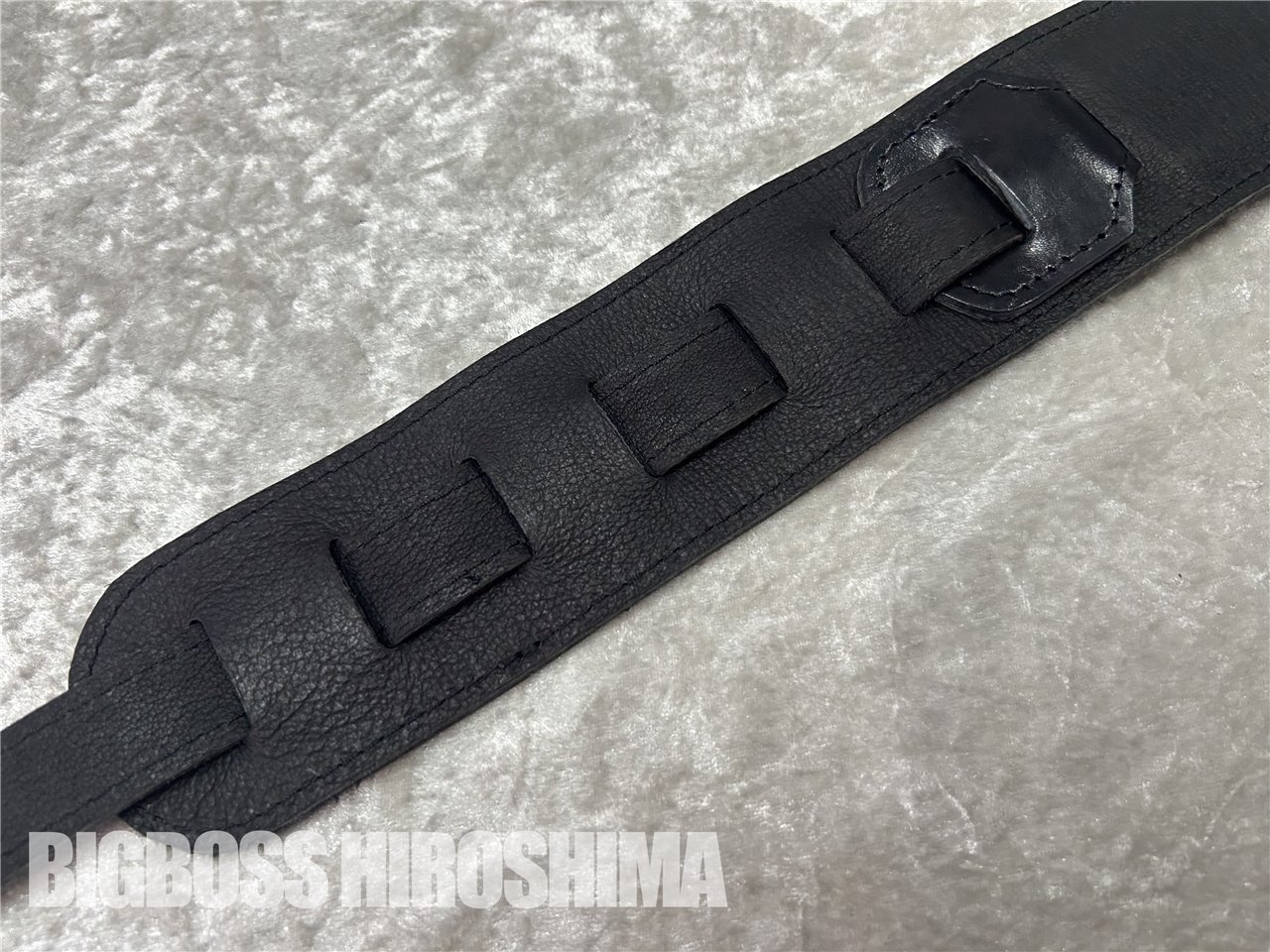 【即納可能】Grande uomo(グランデウオモ) Studs strap Redmption (ストラップ) 広島店