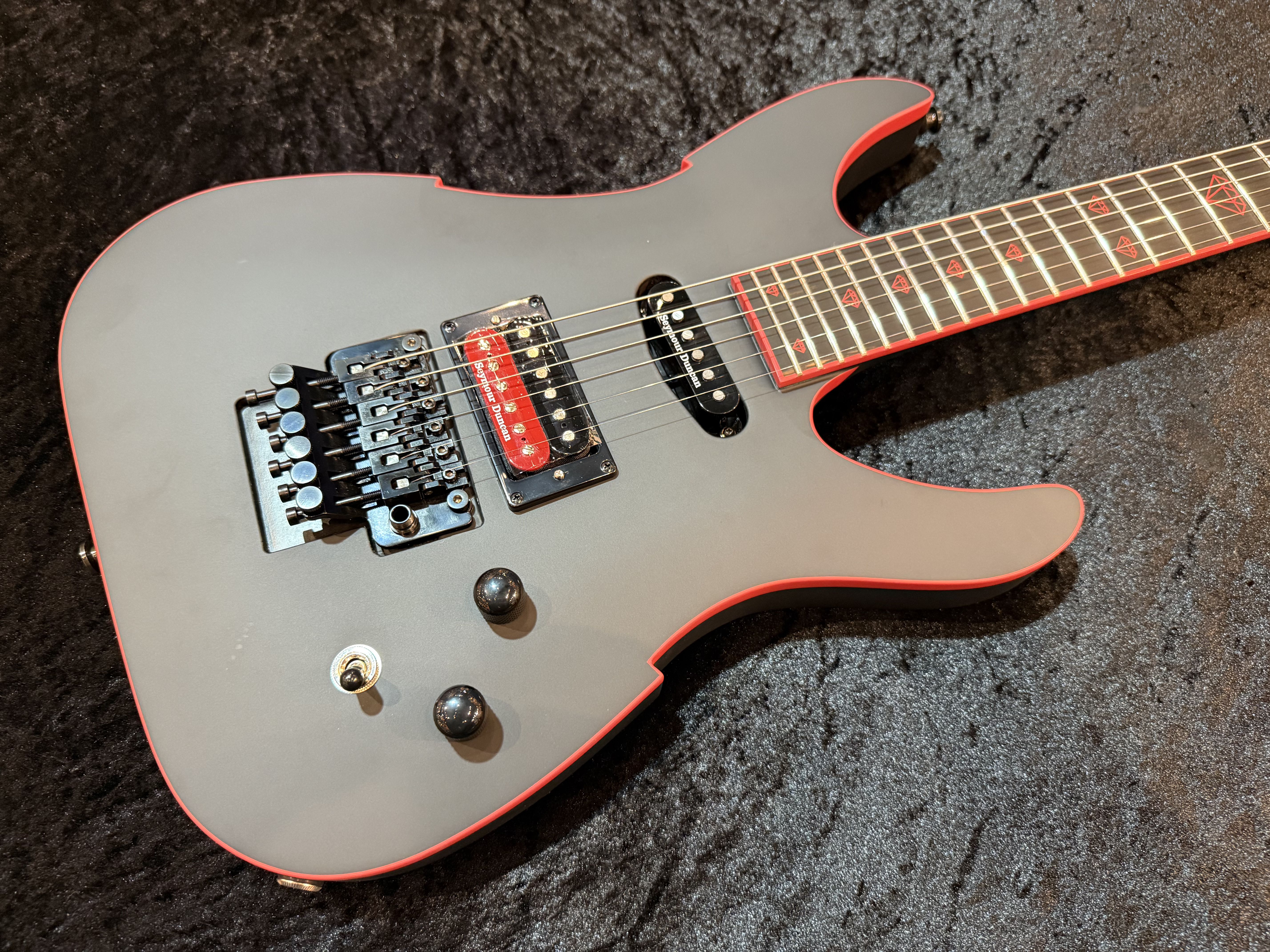 【即納可能】PEAVEY （ピーヴィー） Adrian Vandenberg Signature Guitar 【Matte Black】 福岡店