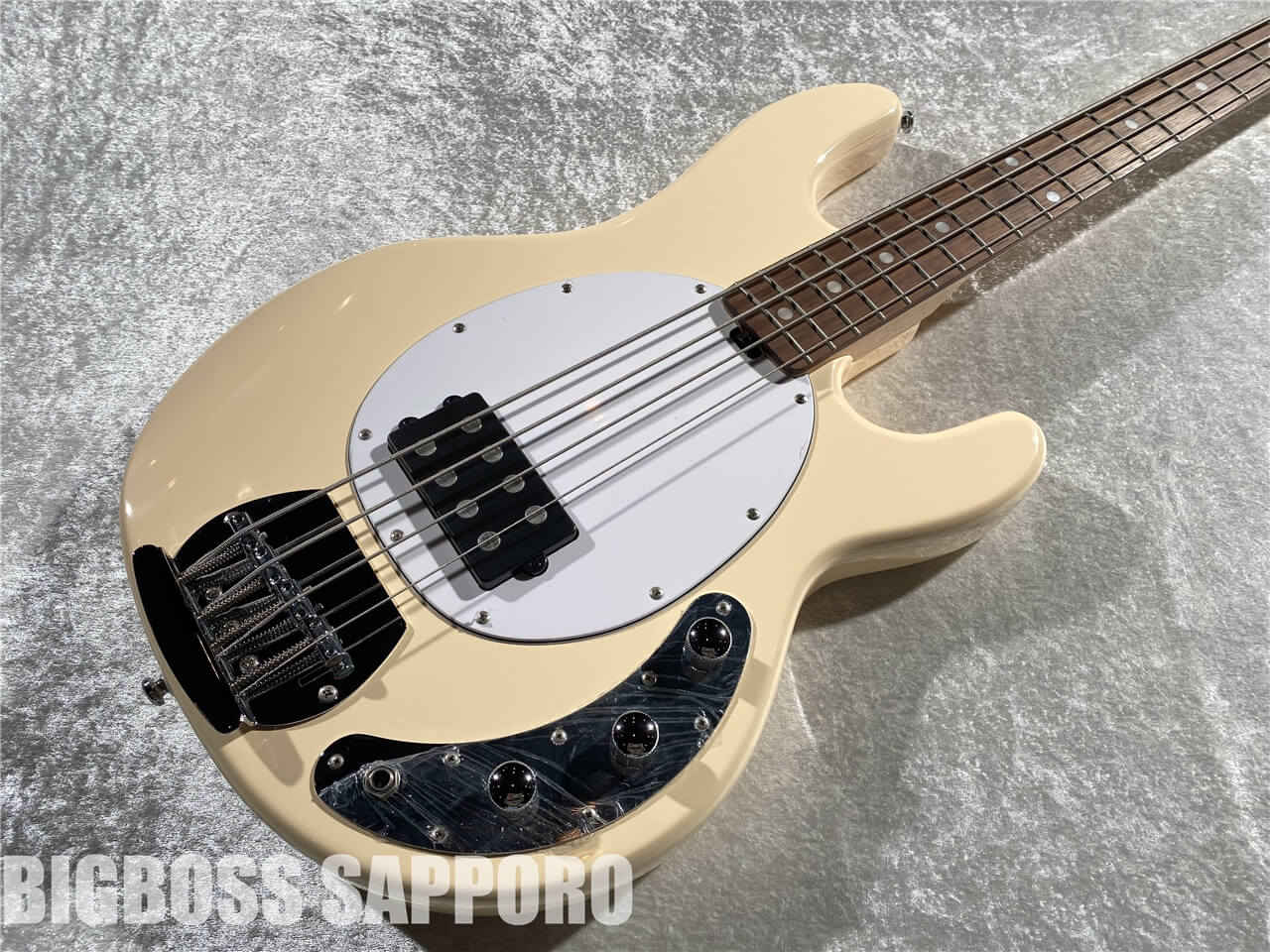 【即納可能】Sterling by MUSIC MAN(スターリンバイミュージックマン) SUB Series Ray4 (Vintage Cream) 札幌店