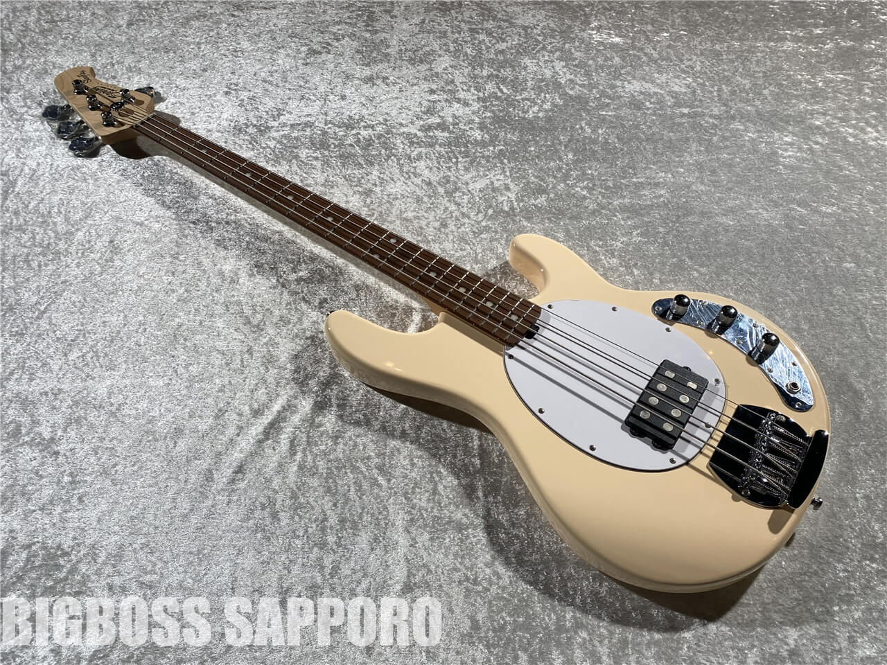 【即納可能】Sterling by MUSIC MAN(スターリンバイミュージックマン) SUB Series Ray4 (Vintage Cream) 札幌店