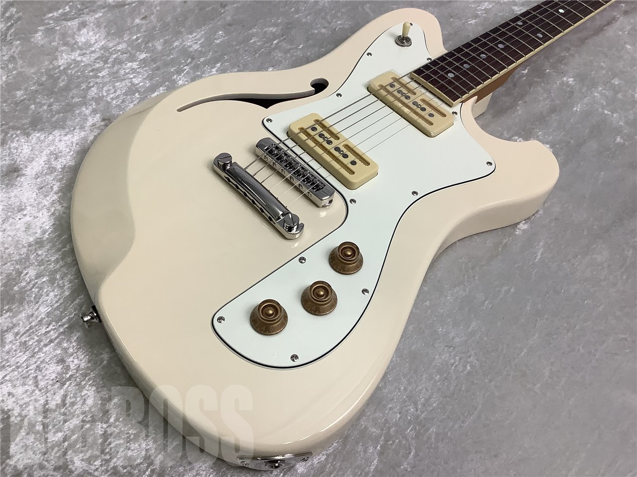 【即納可能】Baum Guitars(バウムギターズ) 	Conquer 59 with Tremolo (Ivory White) 駅前店