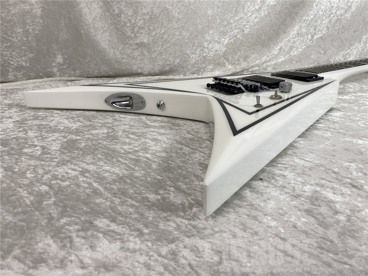 【即納可能】E-II(イーツー) SV (Snow White w/ Black Stripes) お茶の水駅前店(東京)