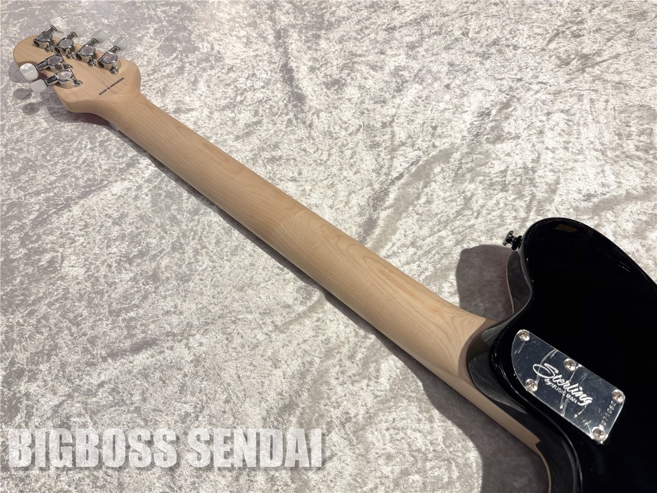 【即納可能】Sterling by MUSIC MAN AX 40 / Trans Pink 仙台店