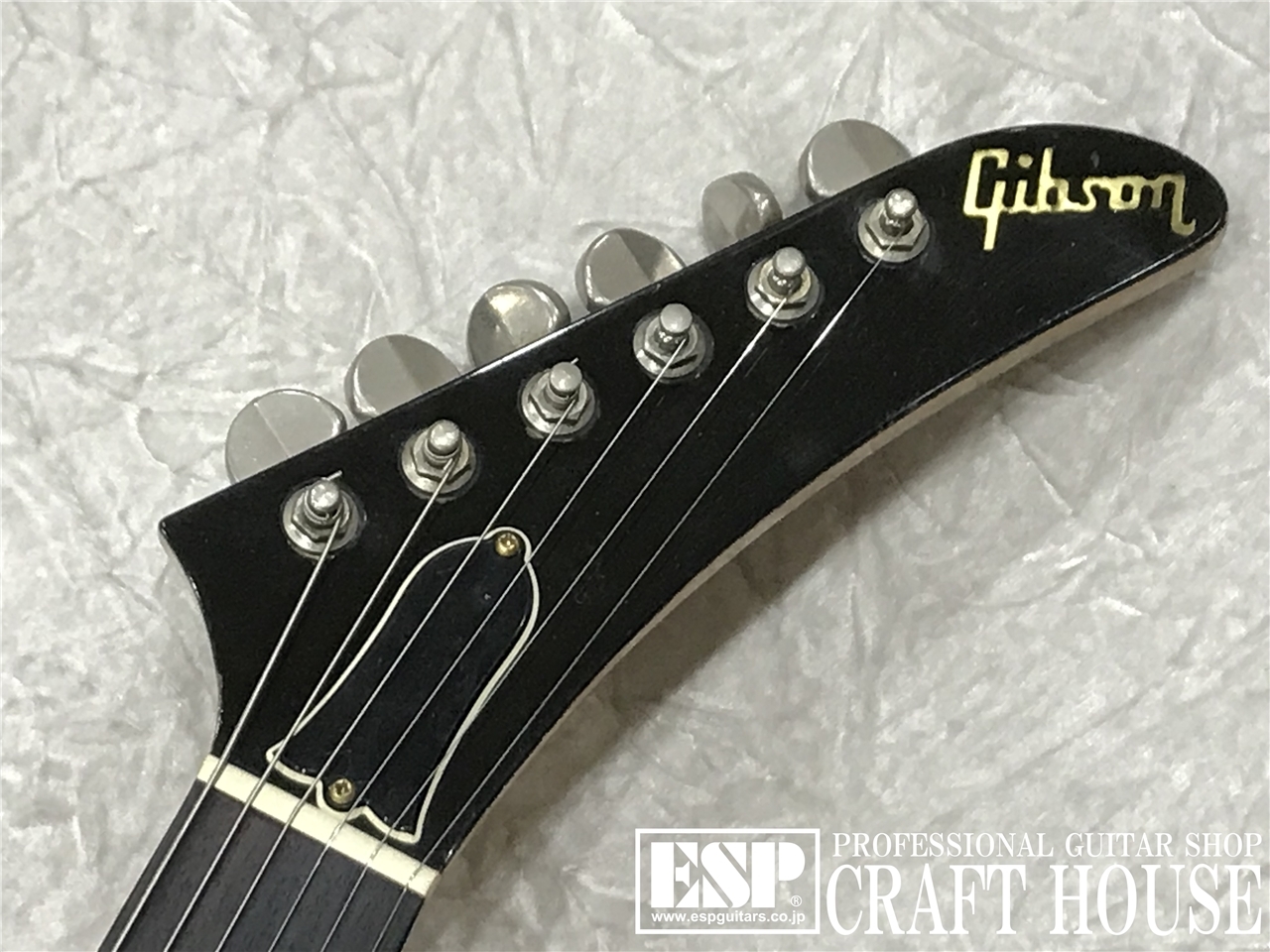 【ヴィンテージ】Gibson CustomShop Edithion 1983 Explorer Korina　渋谷店