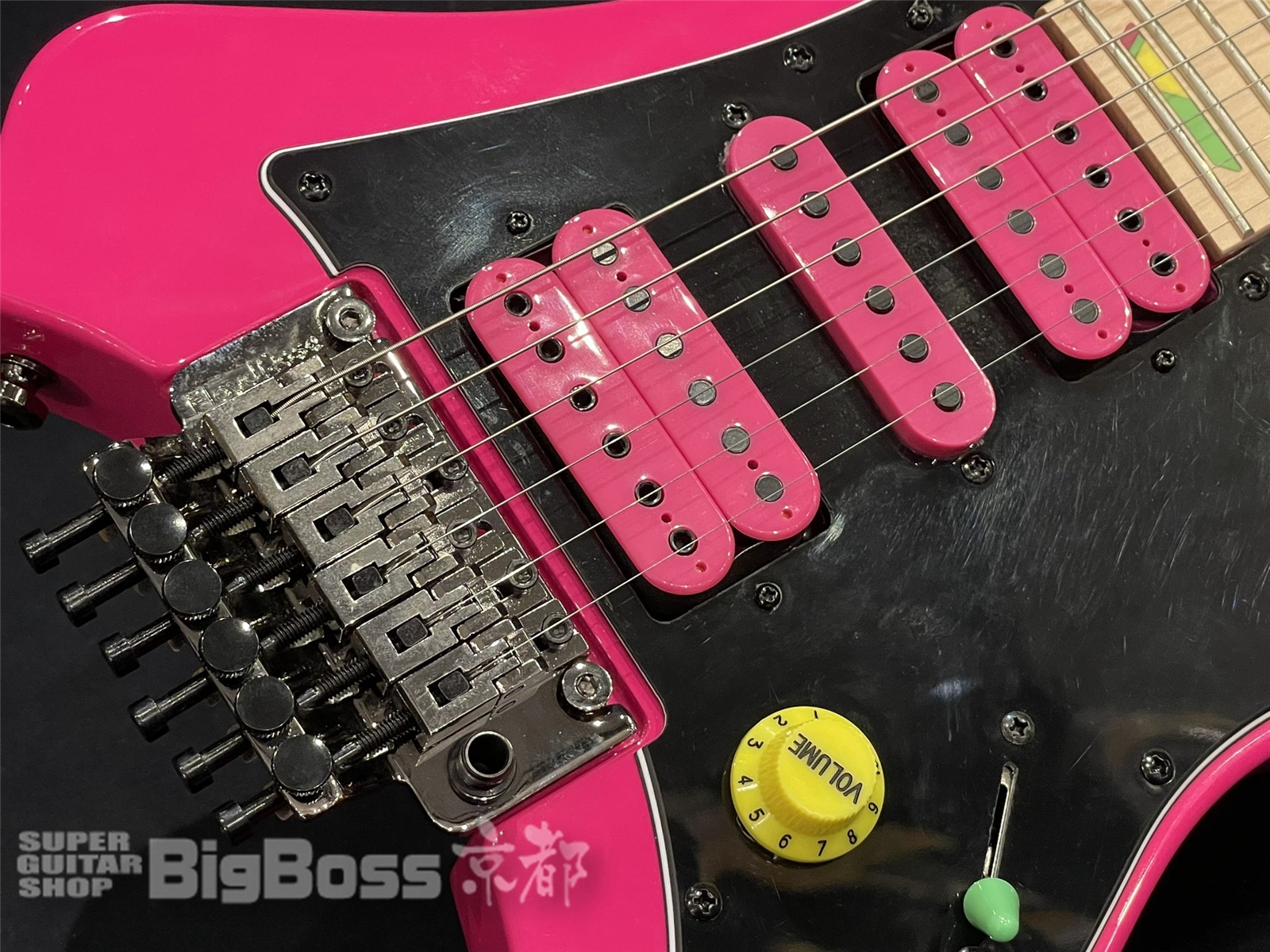 【USED/即納可能】Traveler Guitar(トラベラーギター) Vaibrant Deluxe V88X / Hot Pink 京都店