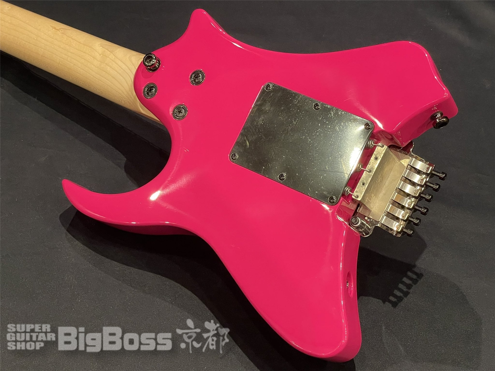 【USED/即納可能】Traveler Guitar(トラベラーギター) Vaibrant Deluxe V88X / Hot Pink 京都店