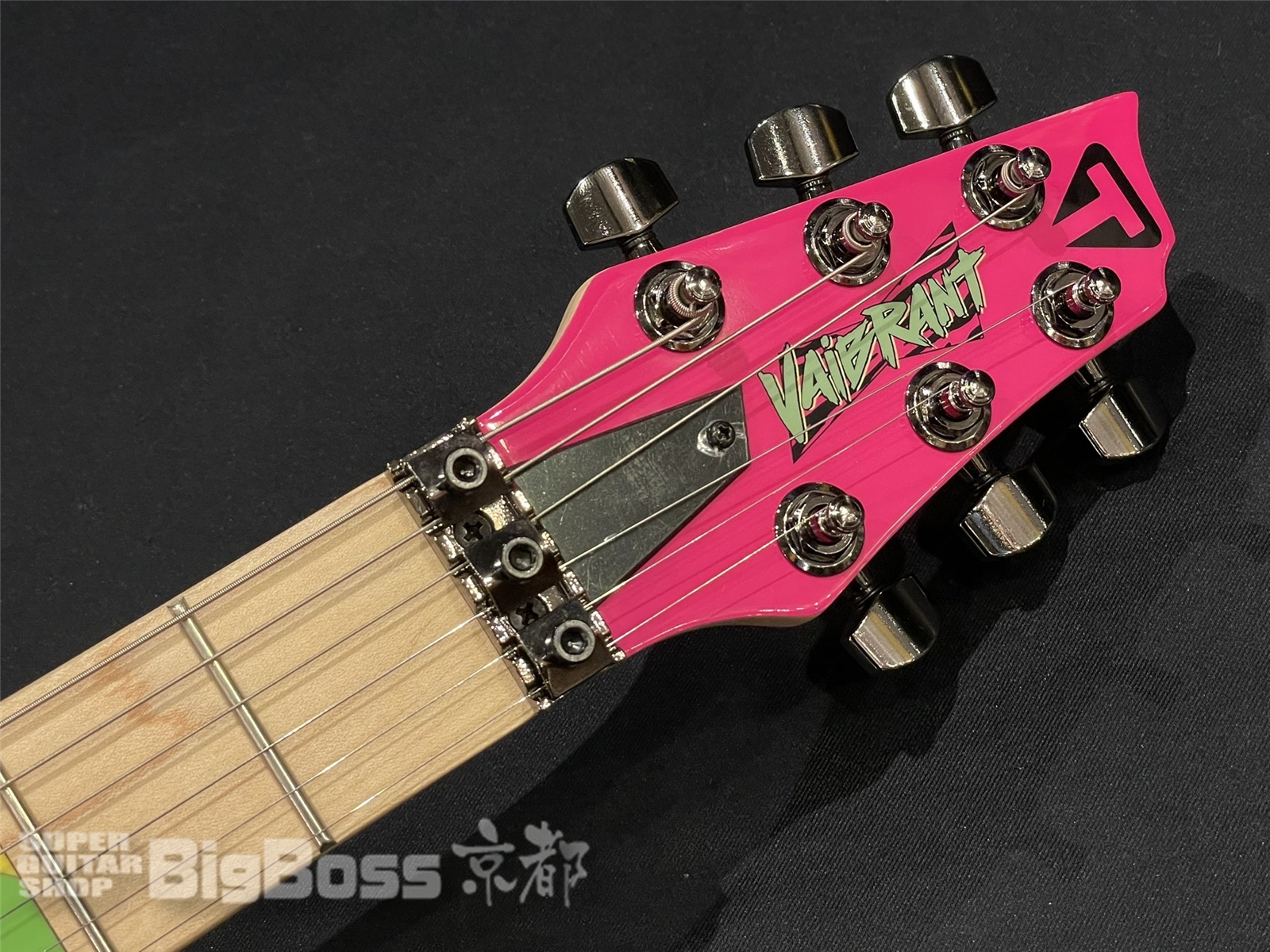 【USED/即納可能】Traveler Guitar(トラベラーギター) Vaibrant Deluxe V88X / Hot Pink 京都店