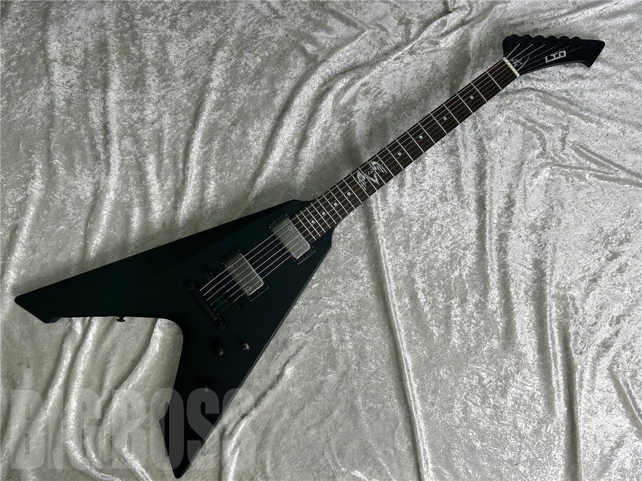 【即納可能/中古品】LTD(エルティーディー) VULTURE  (Black Satin)  (METALLICA/James Hetfieldモデル) お茶の水駅前店(東京)【大決算SALE | 3月31日(月)まで】