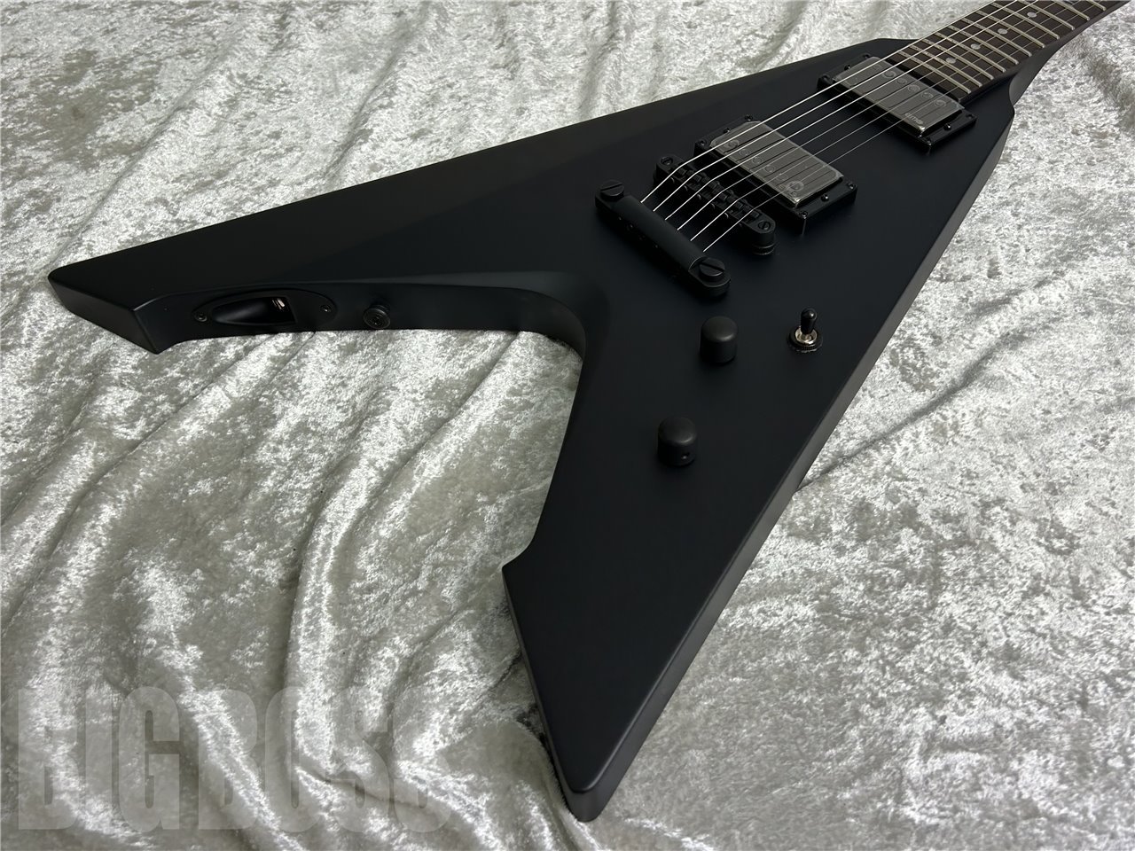 【即納可能/中古品】LTD(エルティーディー) VULTURE  (Black Satin)  (METALLICA/James Hetfieldモデル) お茶の水駅前店(東京)【大決算SALE | 3月31日(月)まで】