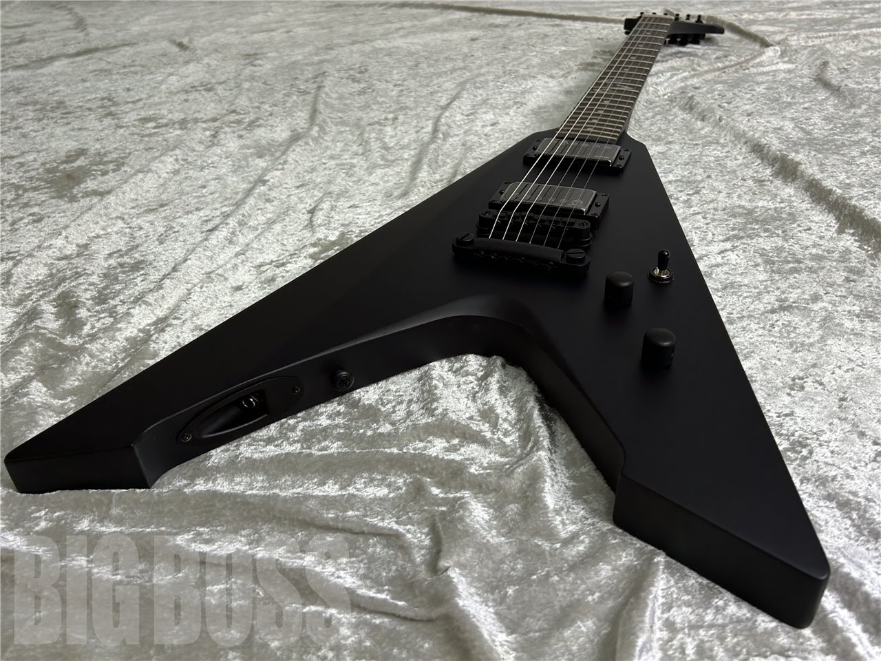 【即納可能/中古品】LTD(エルティーディー) VULTURE  (Black Satin)  (METALLICA/James Hetfieldモデル) お茶の水駅前店(東京)【大決算SALE | 3月31日(月)まで】