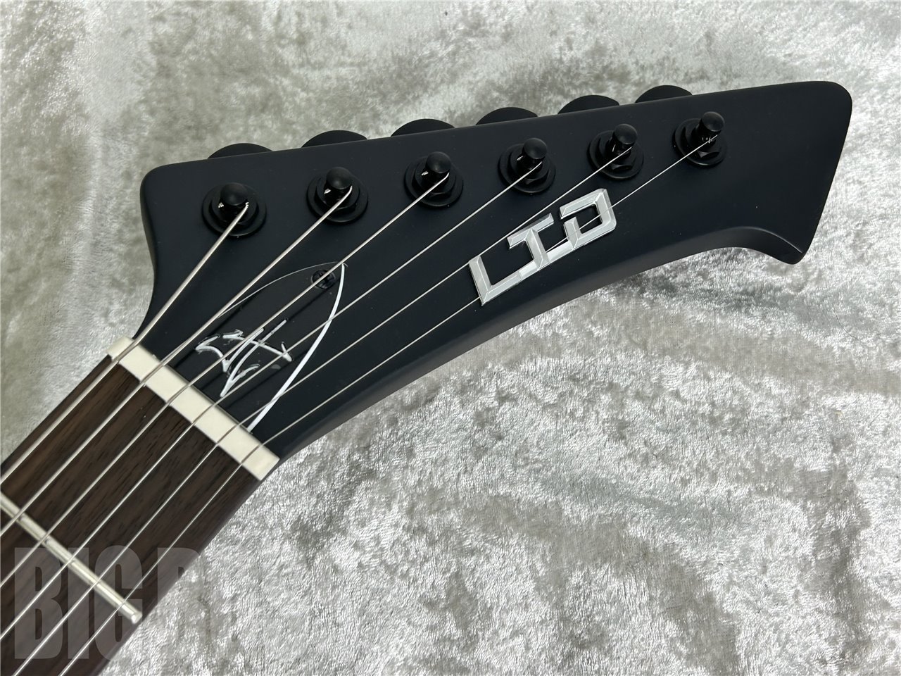 【即納可能/中古品】LTD(エルティーディー) VULTURE  (Black Satin)  (METALLICA/James Hetfieldモデル) お茶の水駅前店(東京)【大決算SALE | 3月31日(月)まで】