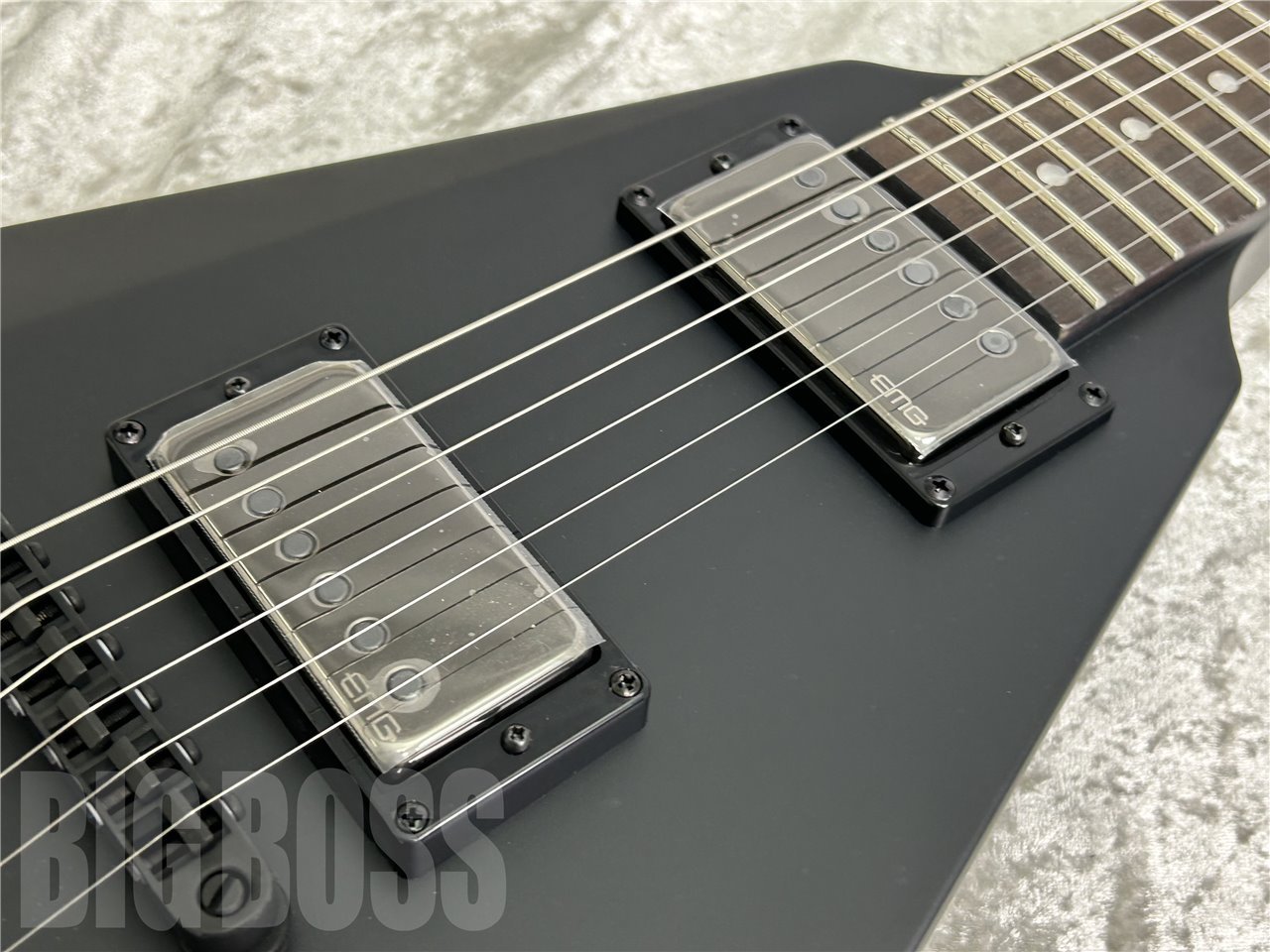 【即納可能/中古品】LTD(エルティーディー) VULTURE  (Black Satin)  (METALLICA/James Hetfieldモデル) お茶の水駅前店(東京)【大決算SALE | 3月31日(月)まで】