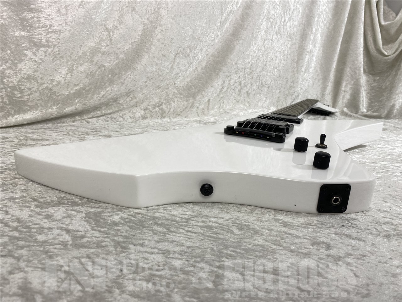 【即納可能】LTD(エルティーディー) SNAKEBYTE / Snow White (METALLICA/James Hetfieldモデル) お茶の水駅前店(東京) - 4