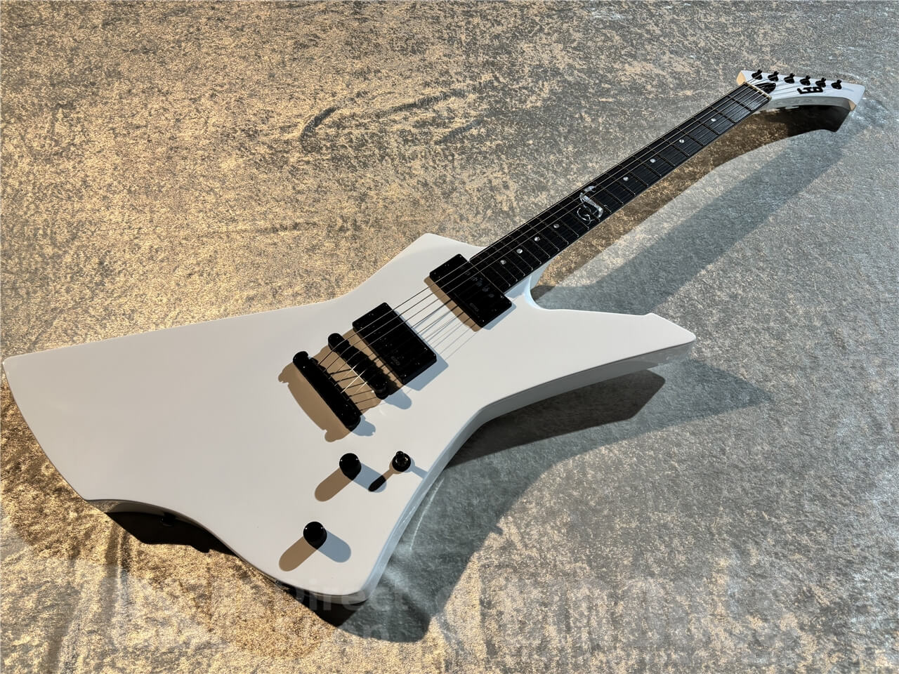 【即納可能】LTD(エルティーディー) SNAKEBYTE (Snow White/James Hetfield Signature Model) 札幌店