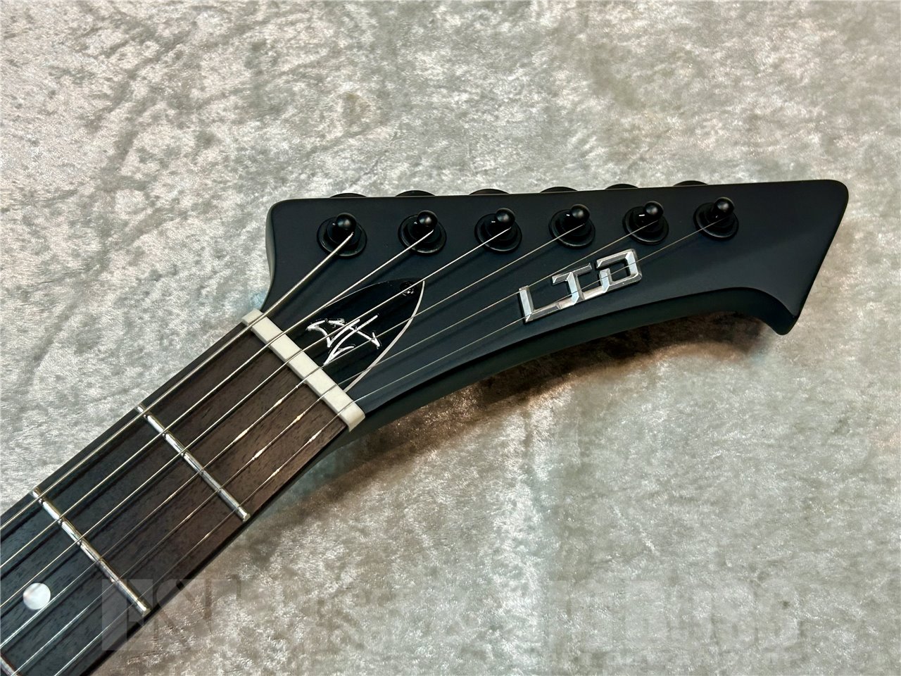 【即納可能】LTD SNAKEBYTE (Black Satin) 広島店 - 4