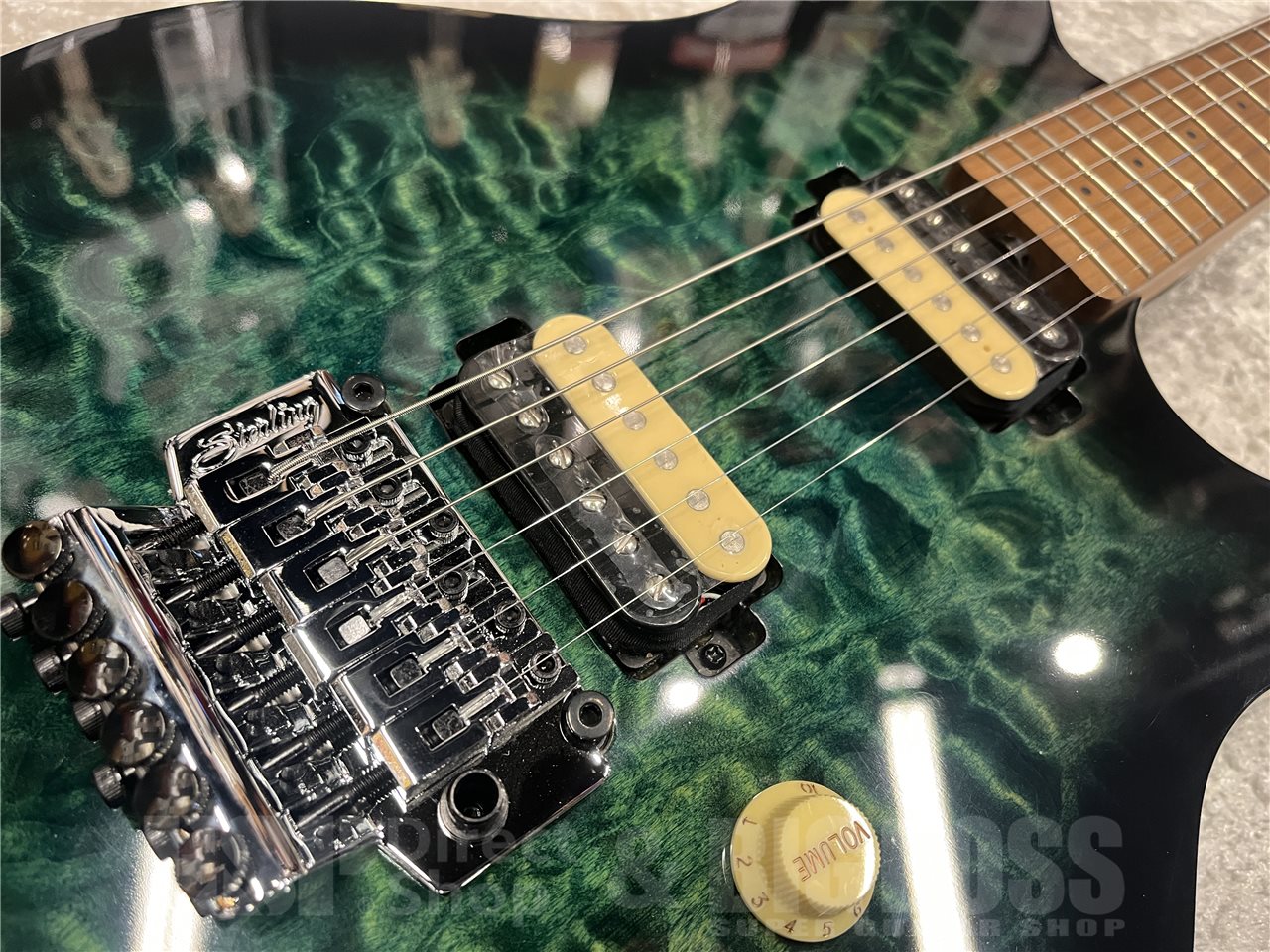 【即納可能】Sterling by MUSIC MAN（スターリンバイミュージックマン）Axis AX50 Quilted Maple（Yucatan Blue）　名古屋店 - 3