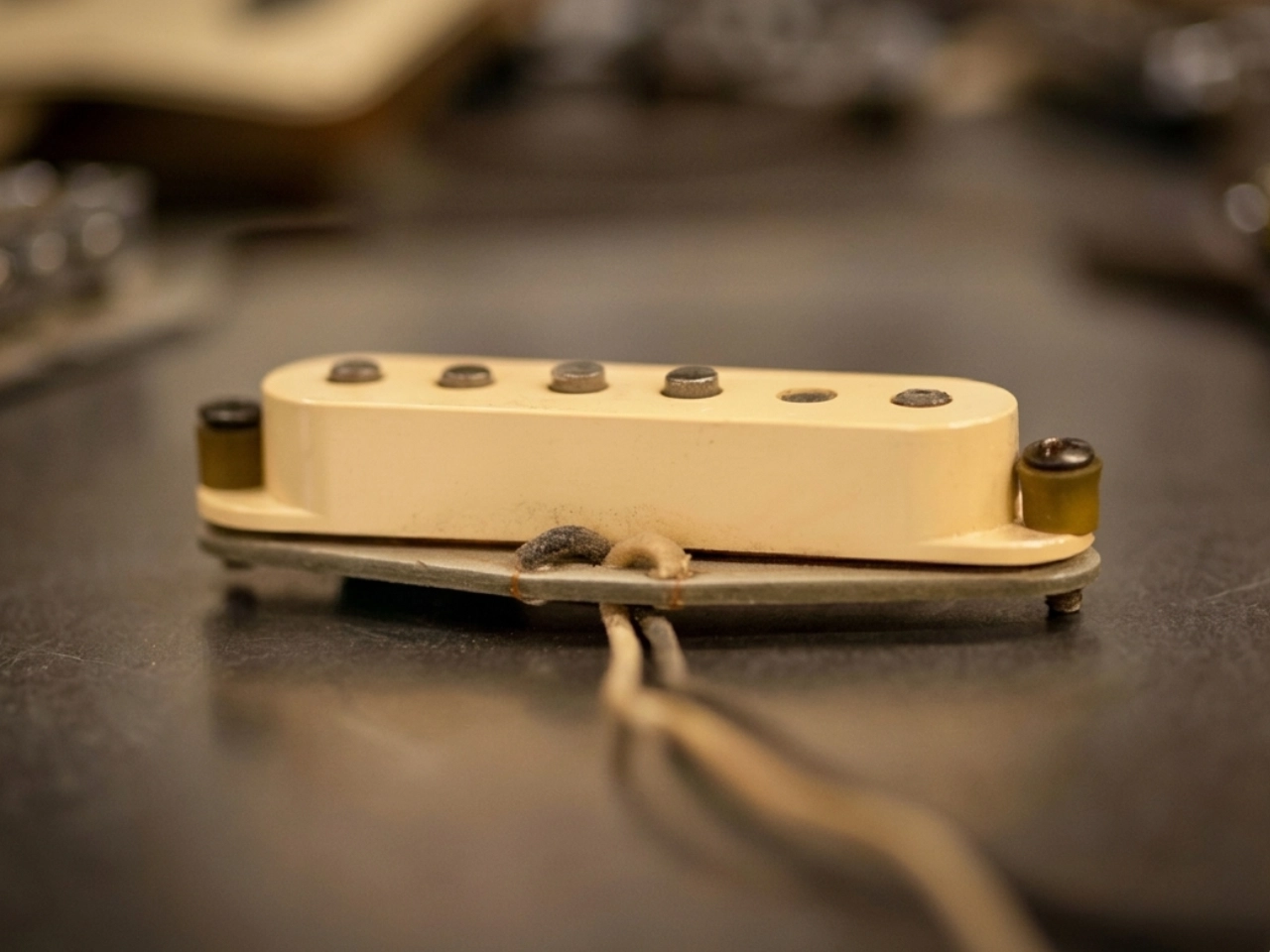 Seymour Duncan(セイモアダンカン) AQ-2 SF Cus-b | ANTIQUITY II™ Surfer Strat "Custom Bridge"(ストラトキャスター用ピックアップ)