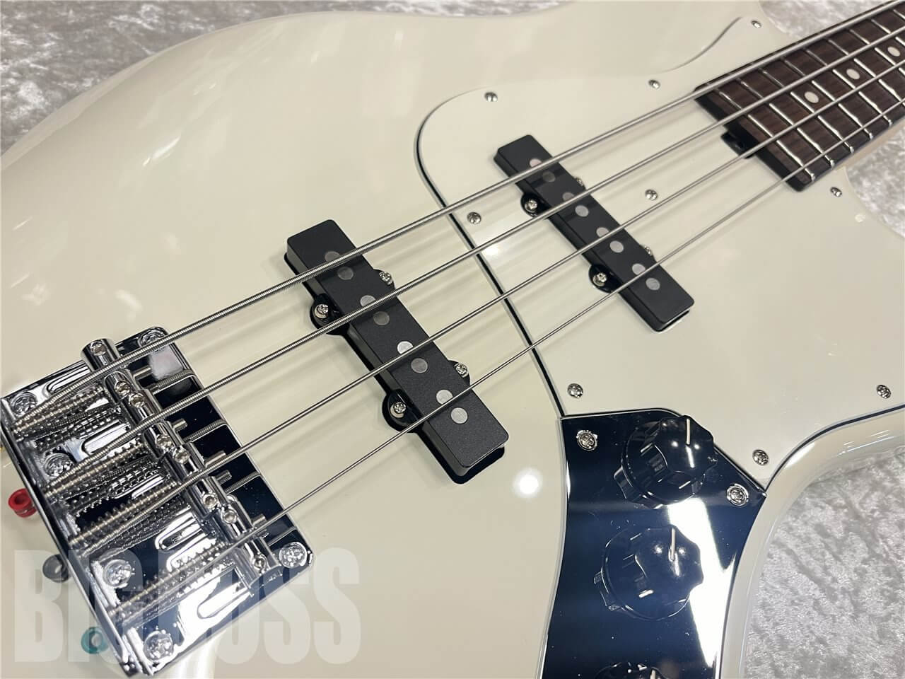 【即納可能】Three Dots Guitars（スリードッツギターズ） JB OWH/R（Olympic White）　名古屋店
