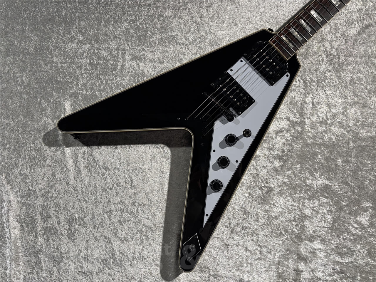 【即納可能/お客様委託中古品】Epiphone(エピフォン) Limited Edition Flying V Custom Ebony w/Black Parts 札幌店 - 2