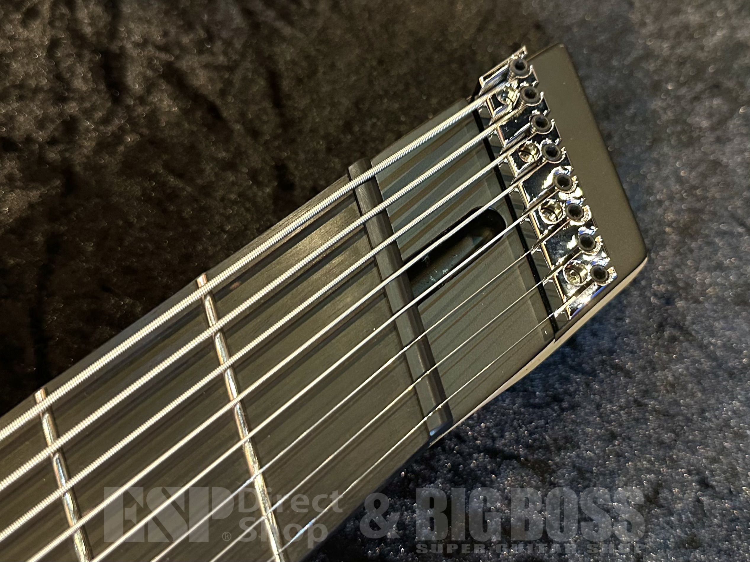 【中古/即納可能】Ormsby Guitars METAL V HEADLESS G8 SA【ICE COOL】福岡店 - 5
