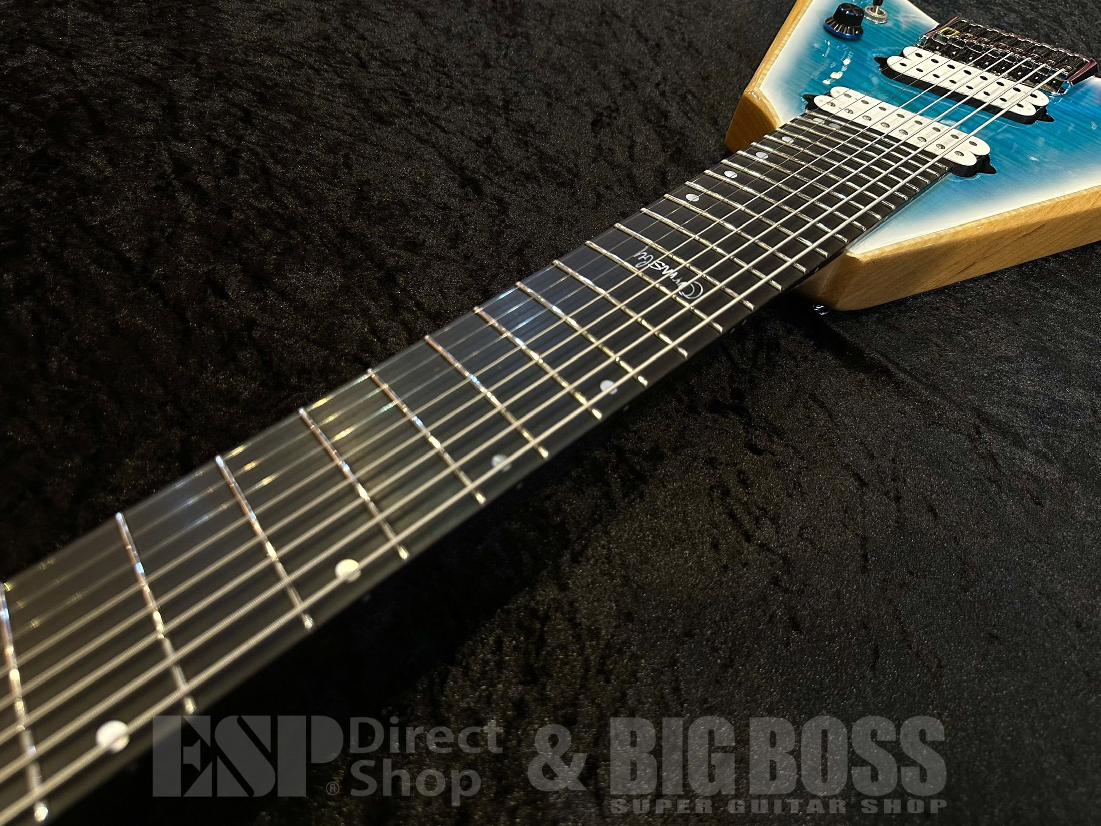 【中古/即納可能】Ormsby Guitars METAL V HEADLESS G8 SA【ICE COOL】福岡店 - 6