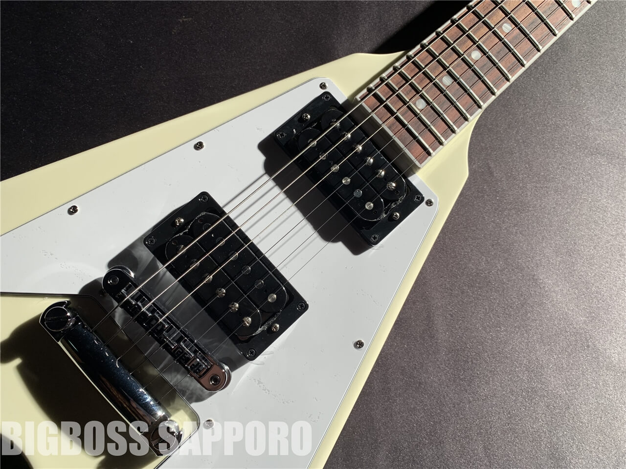 即納可能】Gibson(ギブソン) 70s Flying V (Classic White) 札幌店 | 【ESP直営】BIGBOSS オンライン  マーケット(ギター＆ベース)