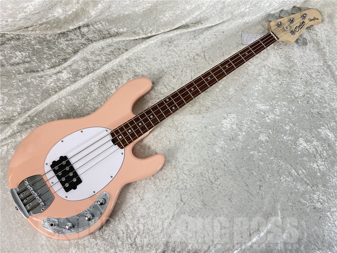 【即納可能】Sterling by MUSIC MAN(スターリンバイミュージックマン) S.U.B RAY4 / Pueblo Pink お茶の水駅前店(東京) - 2