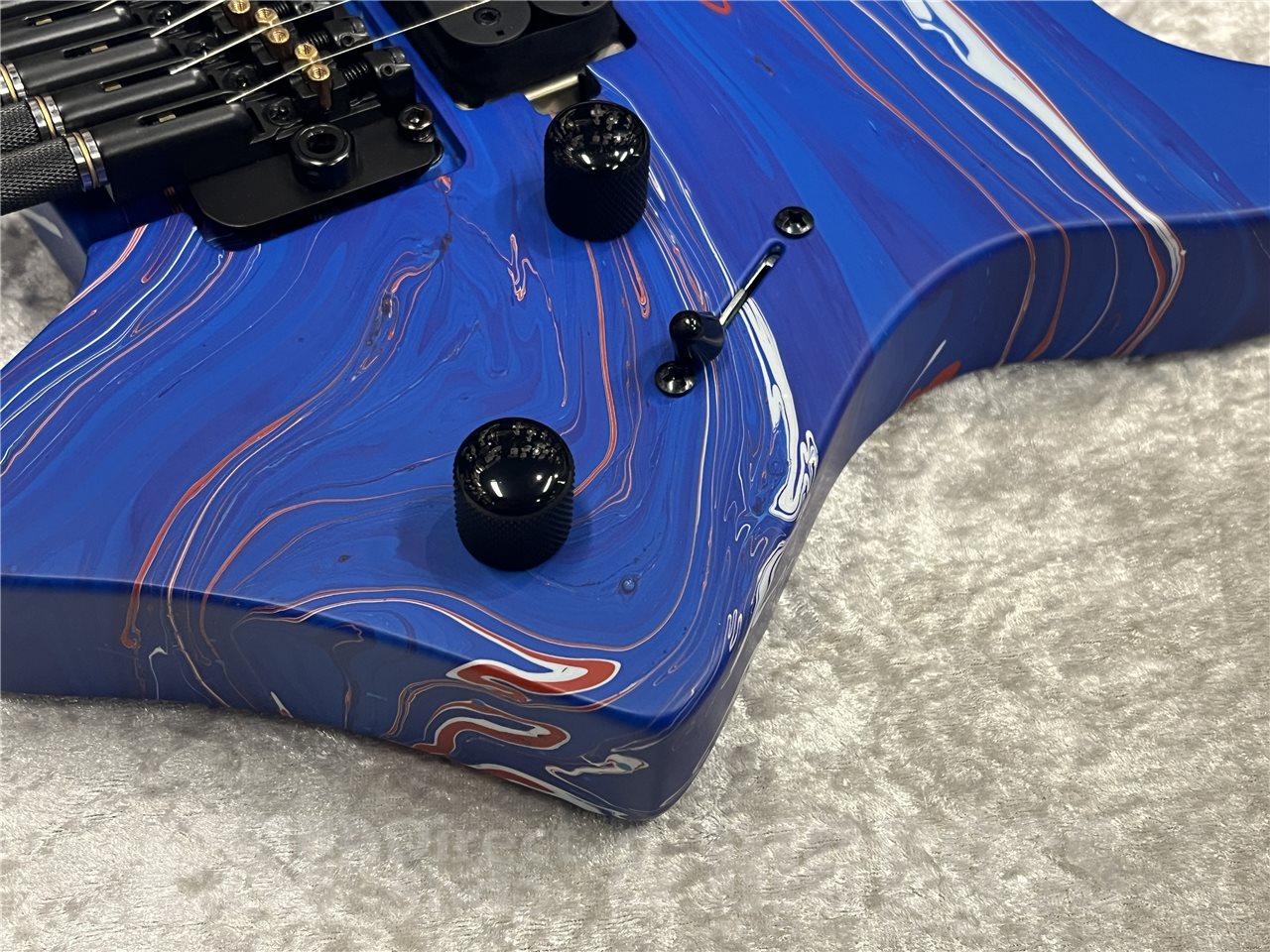 【即納可能】Sire（サイアー）Larry Carlton X6 6-String Headless Swirl（Blue Swirl）　名古屋店 - 4