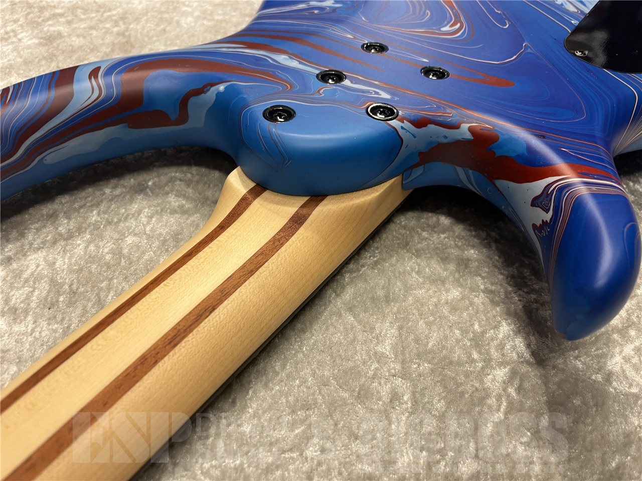 【即納可能】Sire（サイアー）Marcus Miller M6 4-String Headless Swirl（Blue Swirl）　名古屋店 - 9