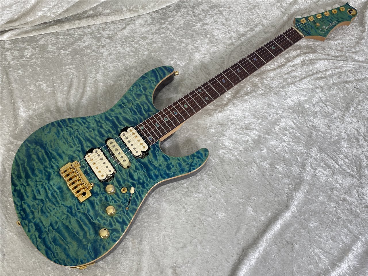【即納可能/中古品】FREEDOM CUSTOM GUITAR RESEARCH Hydra 2Point 24F Premium Grade Quilt Maple(そよ風) お茶の水駅前店(東京)