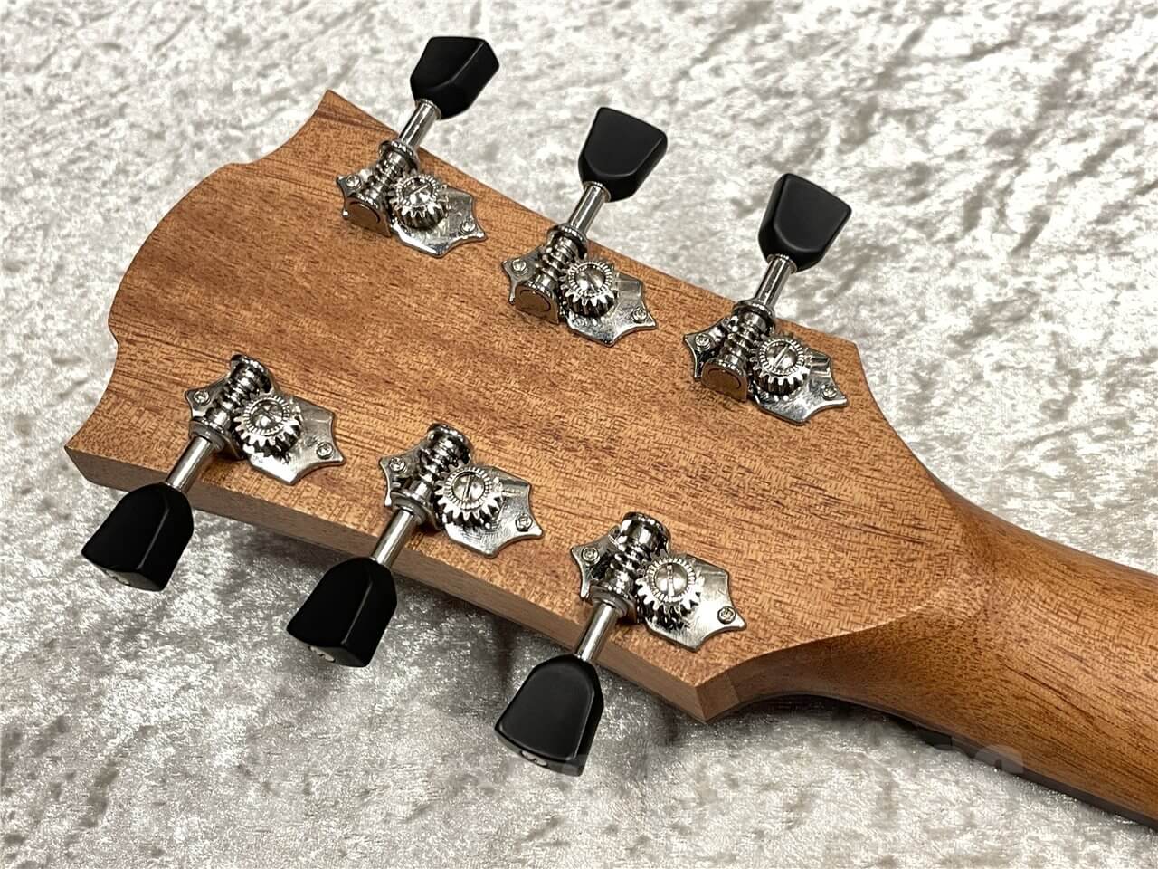 【即納可能】LAG Guitars（ラグギターズ）T70ACE（BLACK & BROWN）　名古屋店