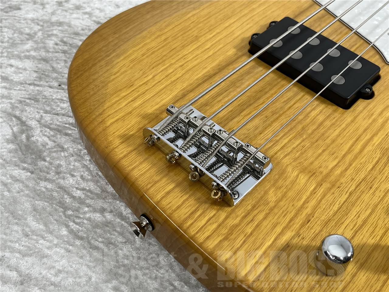 【即納可能】TOKAI(トーカイ) GHB437EQ-102 (エレキベース)お茶の水駅前店・別館 - 3