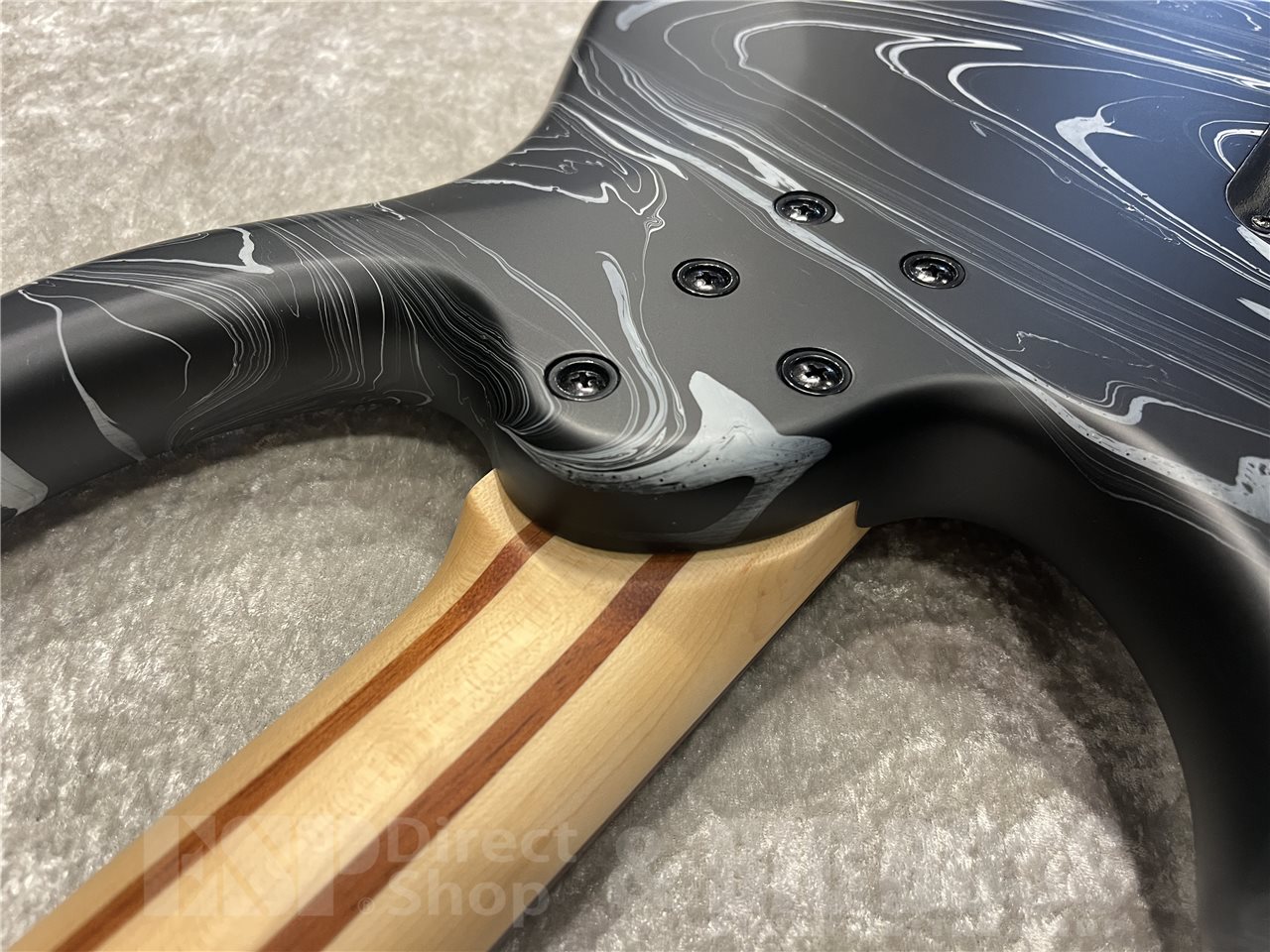 【即納可能】Sire(サイアー)Marcus Miller M6 4-String Headless Swirl(Black Swirl) 名古屋店 - 9