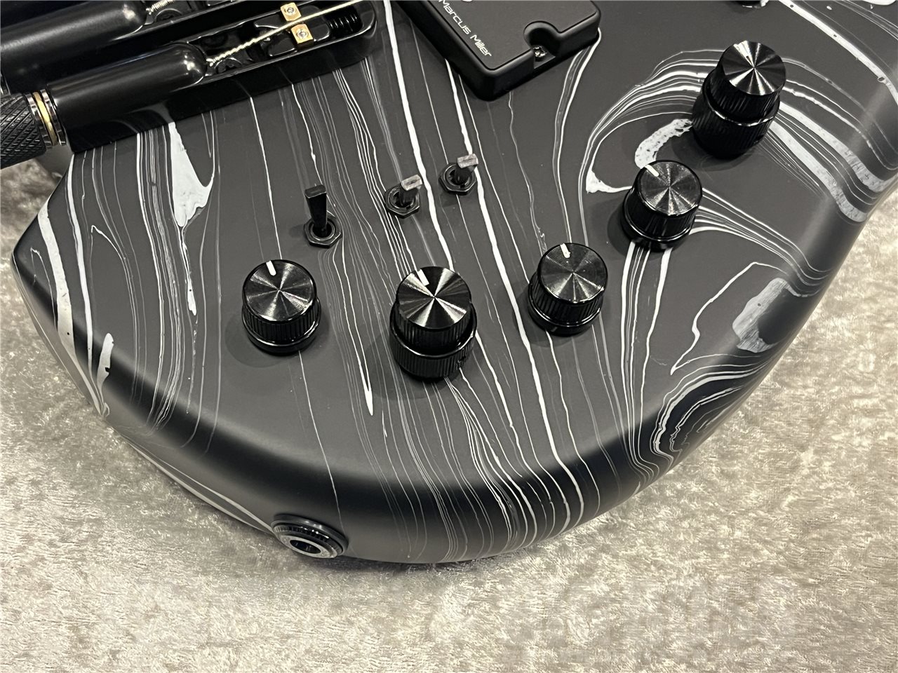 【即納可能】Sire(サイアー)Marcus Miller M6 4-String Headless Swirl(Black Swirl) 名古屋店 - 4