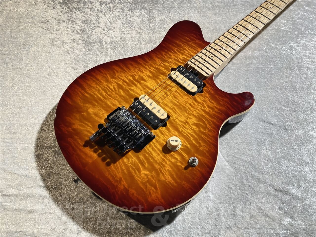 【即納可能/お客様委託中古品】MUSIC MAN(ミュージックマン) AXIS USA (Honey Burst) 札幌店