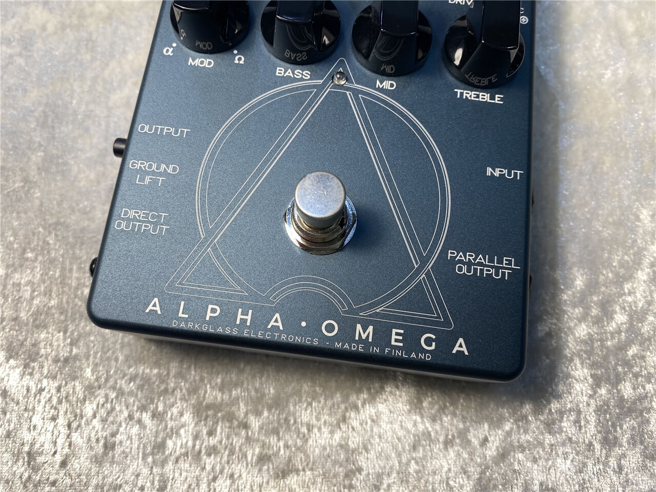 【即納可能】Darkglass Electronics(ダークグラスエレクトロニクス) ALPHA · OMEGA (ベース用ディストーション/プリアンプ) 札幌店