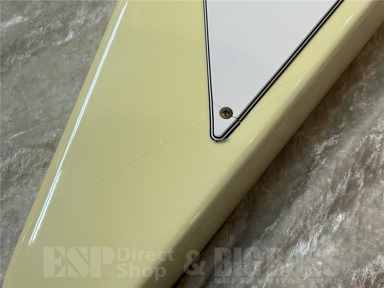 【中古品/即納可能】GIBSON(ギブソン) 70s Flying V(Classic White) 広島店