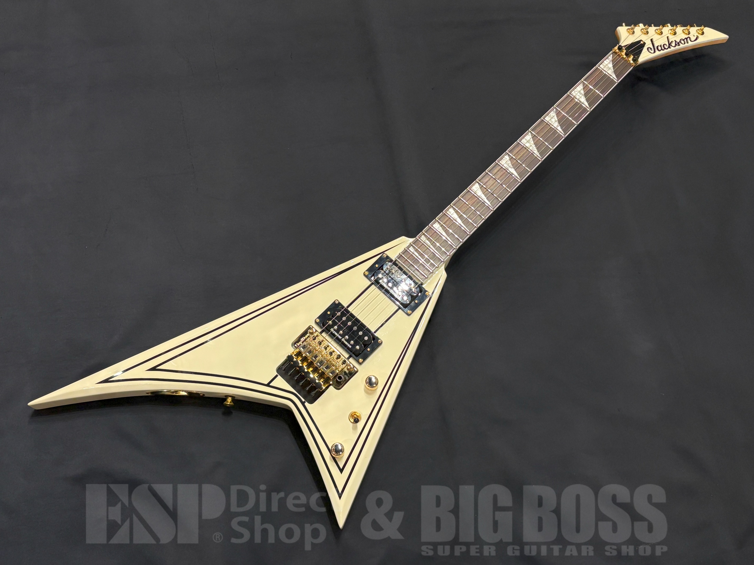 【即納可能/中古品】Jackson Pro Series Rhoads RR3, Ebony Fingerboard, Ivory with Black Pinstripes 大阪店
