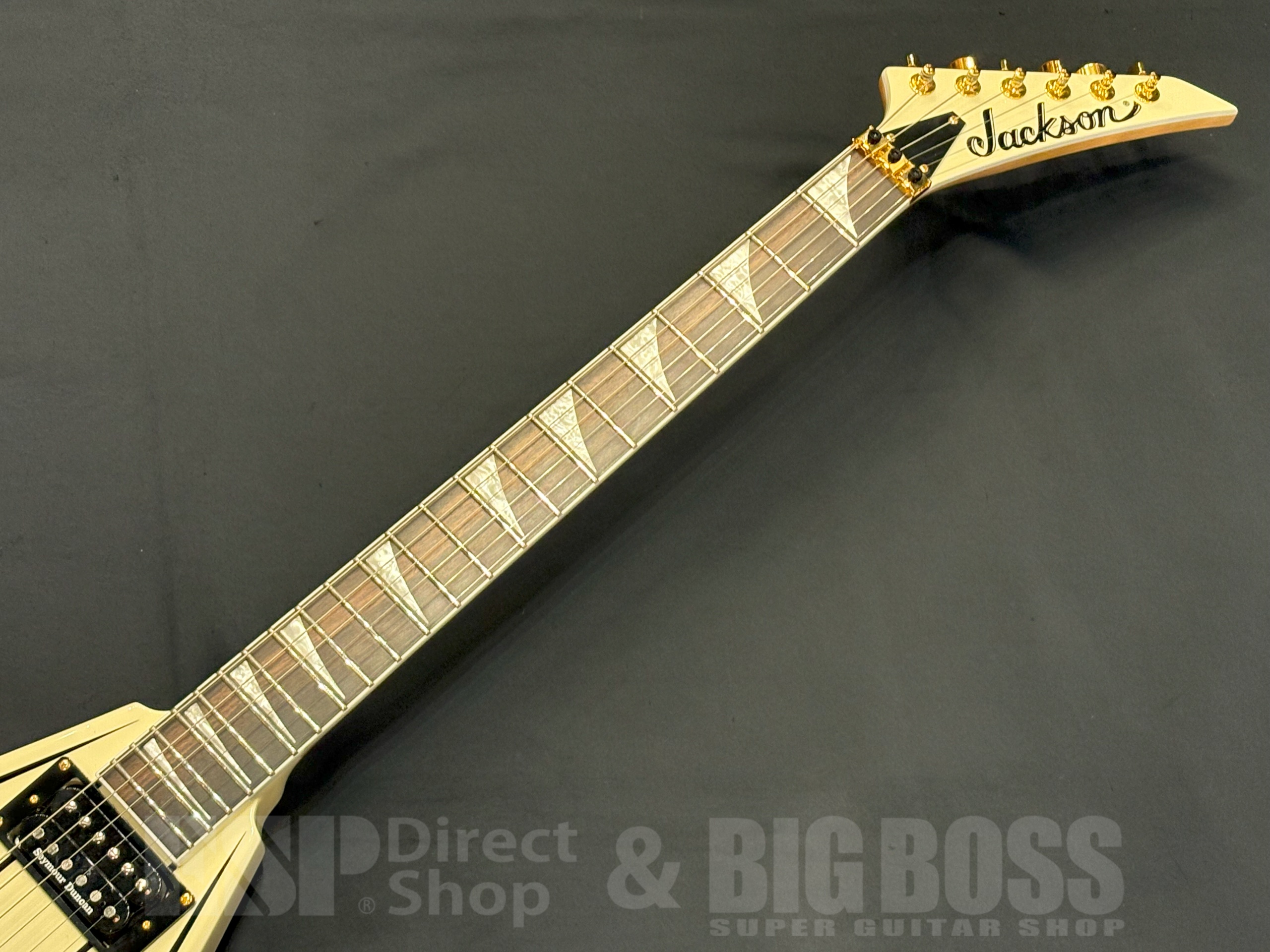 【即納可能/中古品】Jackson Pro Series Rhoads RR3, Ebony Fingerboard, Ivory with Black Pinstripes 大阪店