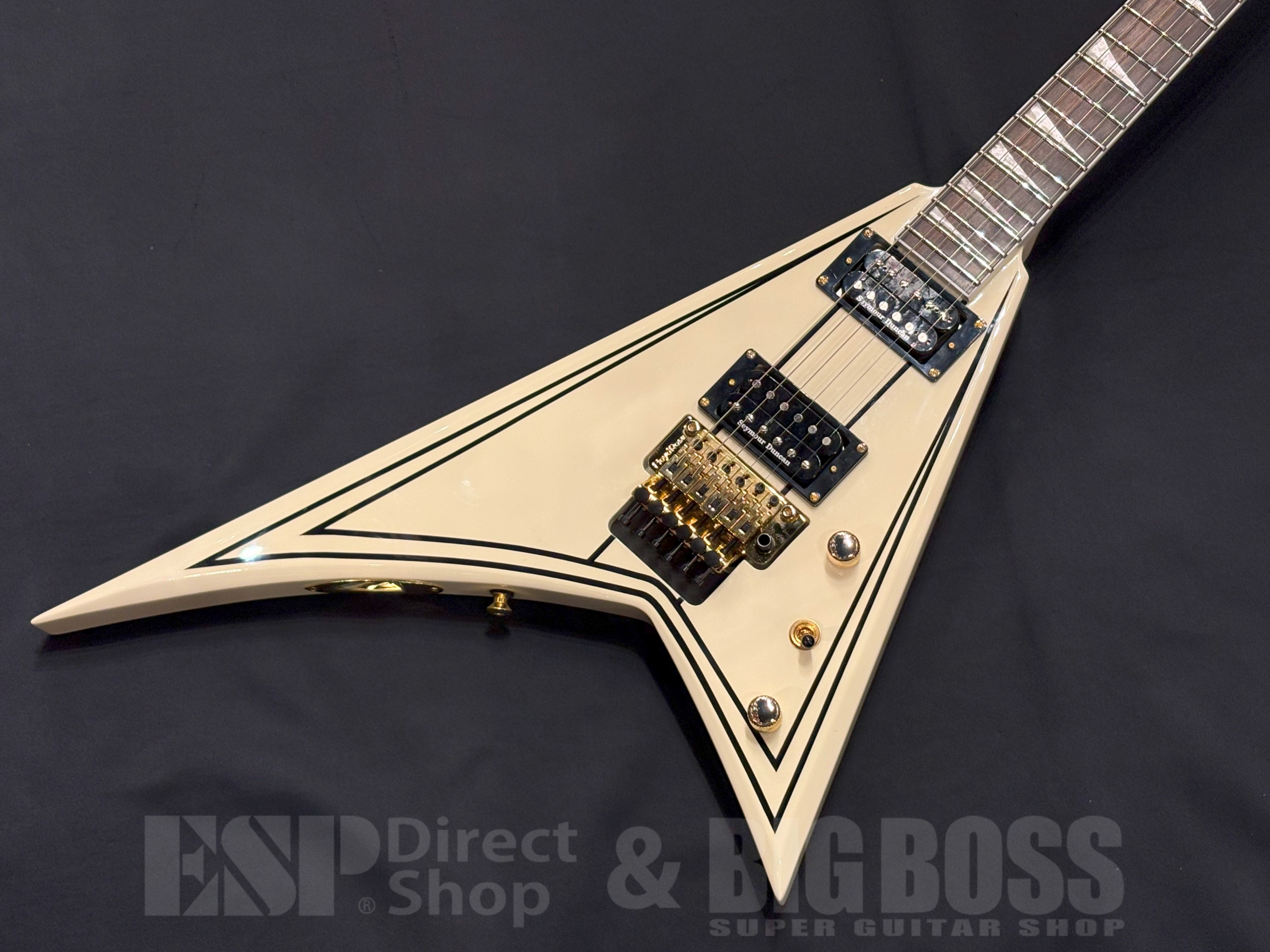 【即納可能/中古品】Jackson Pro Series Rhoads RR3, Ebony Fingerboard, Ivory with Black Pinstripes 大阪店