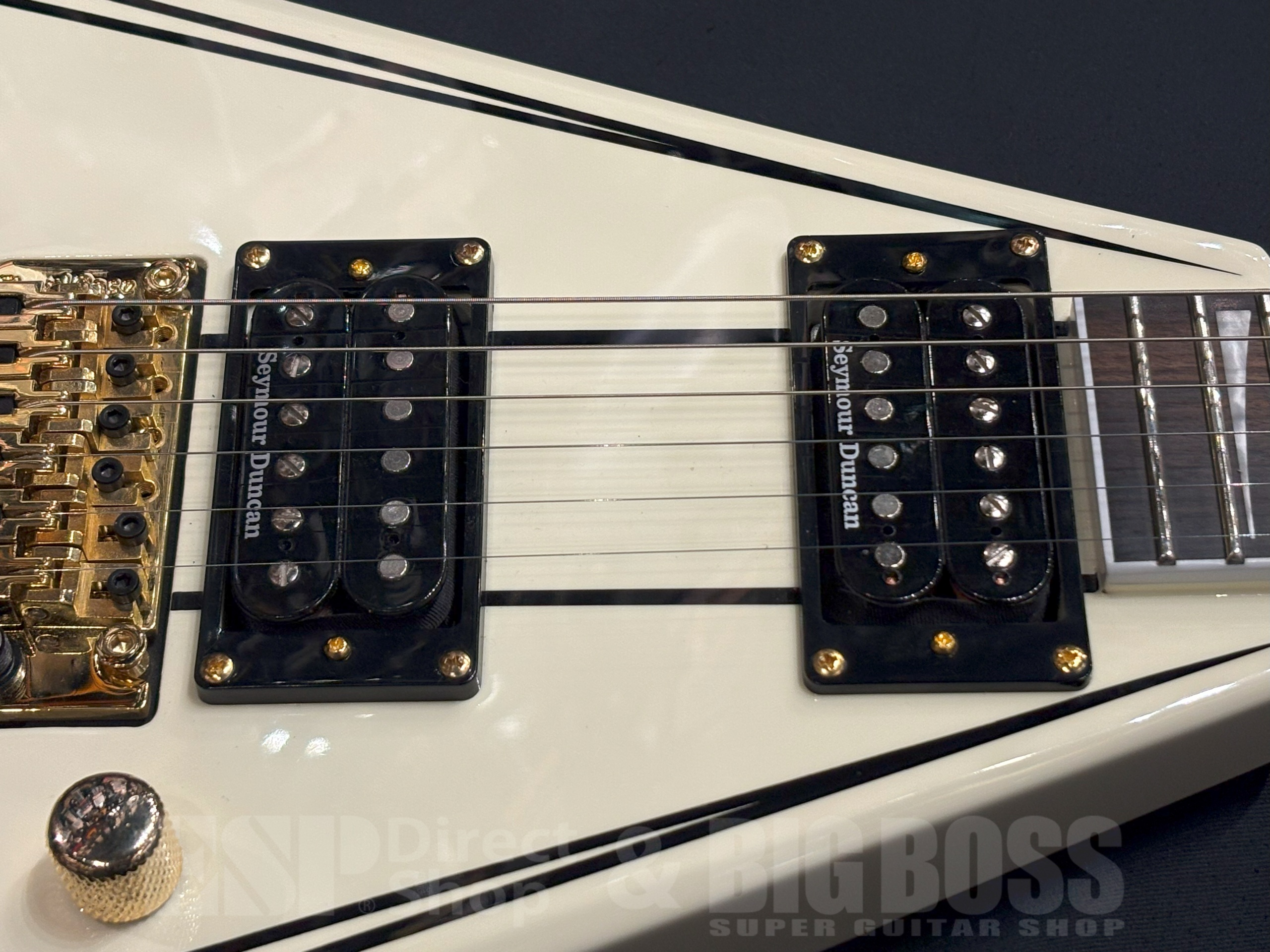【即納可能/中古品】Jackson Pro Series Rhoads RR3, Ebony Fingerboard, Ivory with Black Pinstripes 大阪店