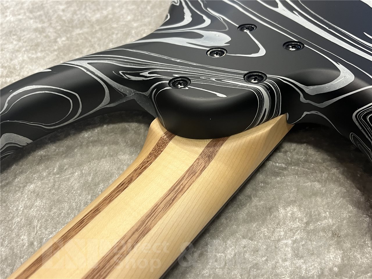 【即納可能】Sire（サイアー）Marcus Miller M6 5-String Headless Swirl（Black Swirl）　名古屋店 - 9